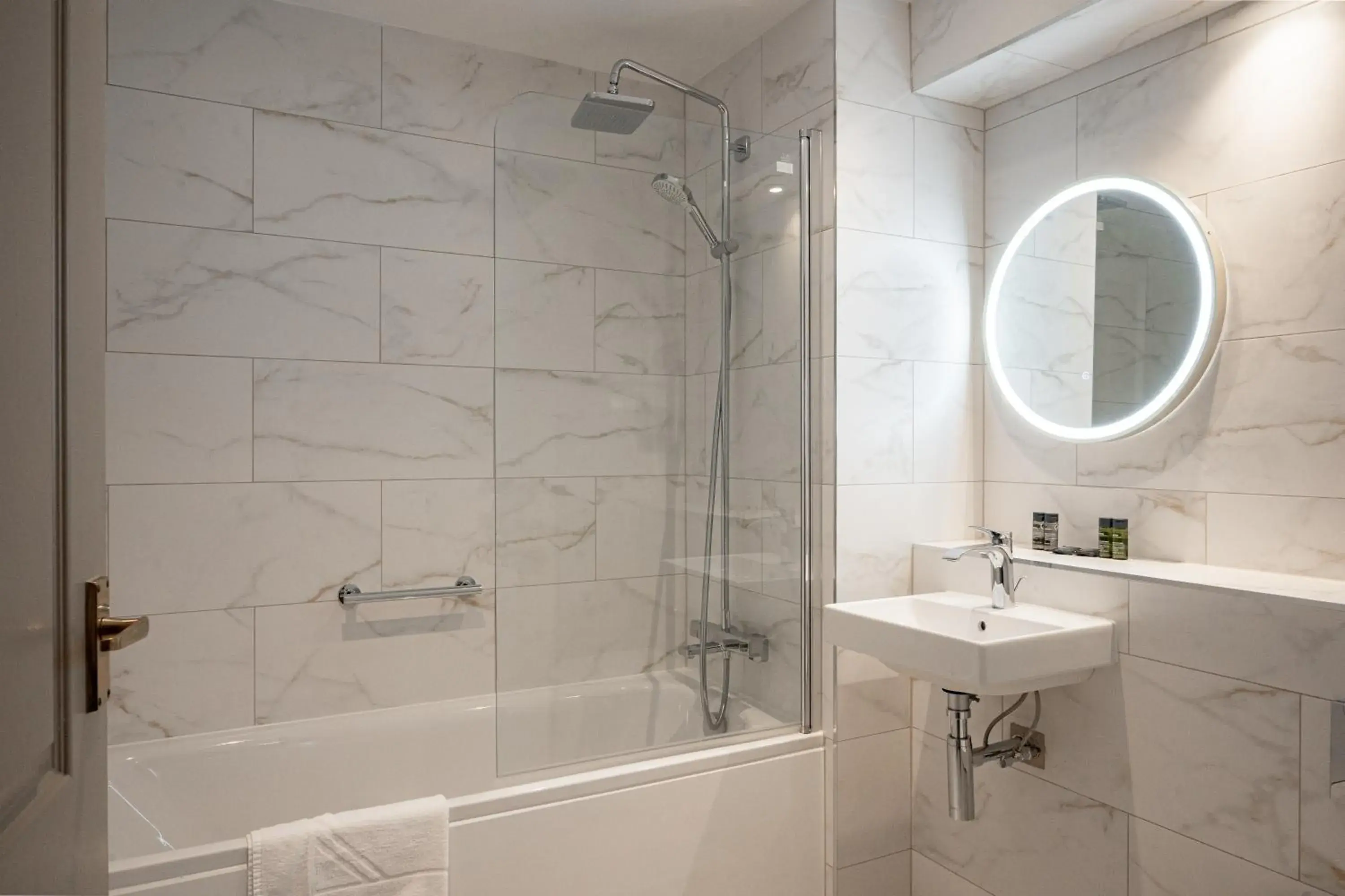 Premier King or Twin Room in The Hermitage Hotel - OCEANA COLLECTION Premier King or Twin Room in The Hermitage Hotel - OCEANA COLLECTION