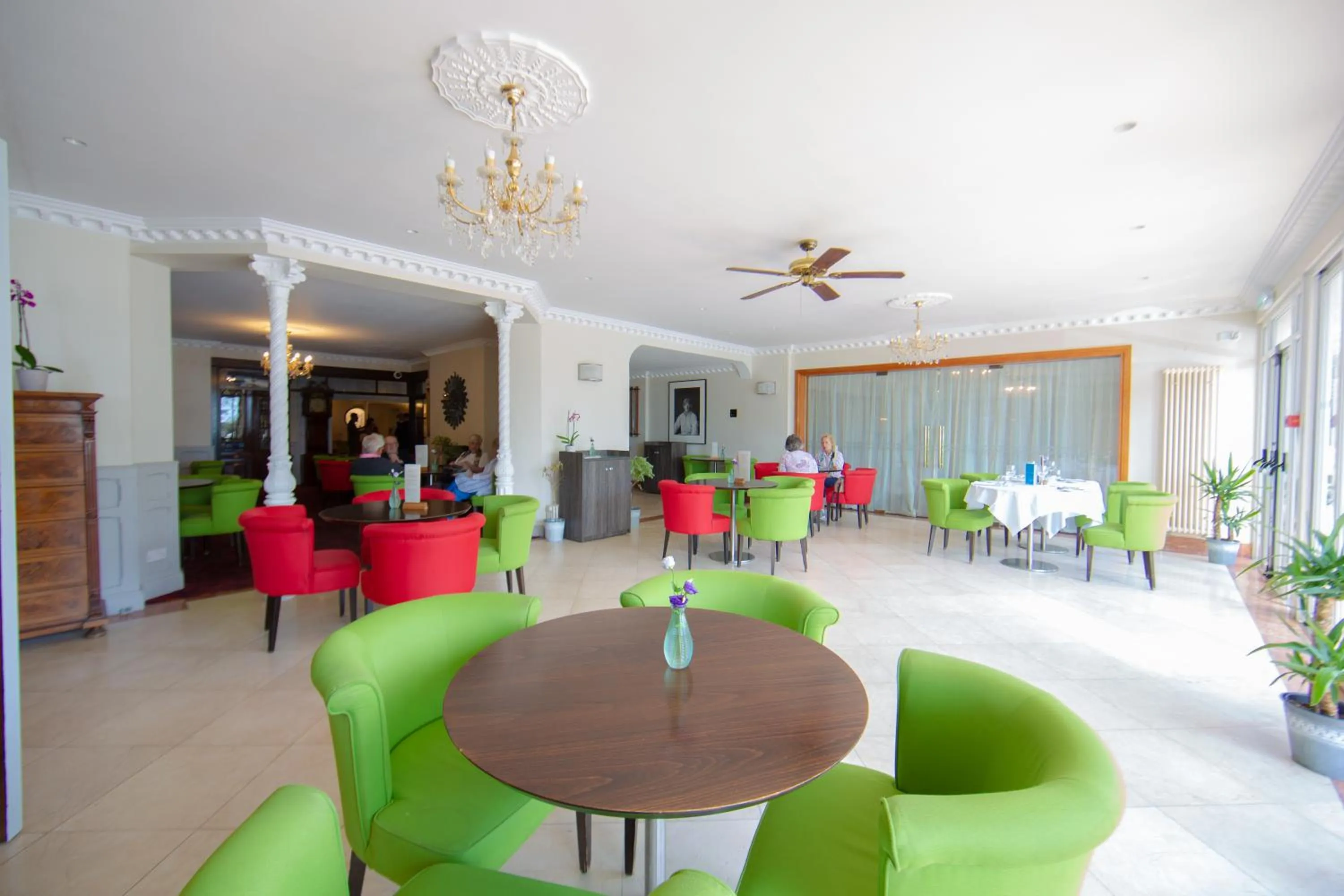 Lounge or bar in The Hermitage Hotel - OCEANA COLLECTION