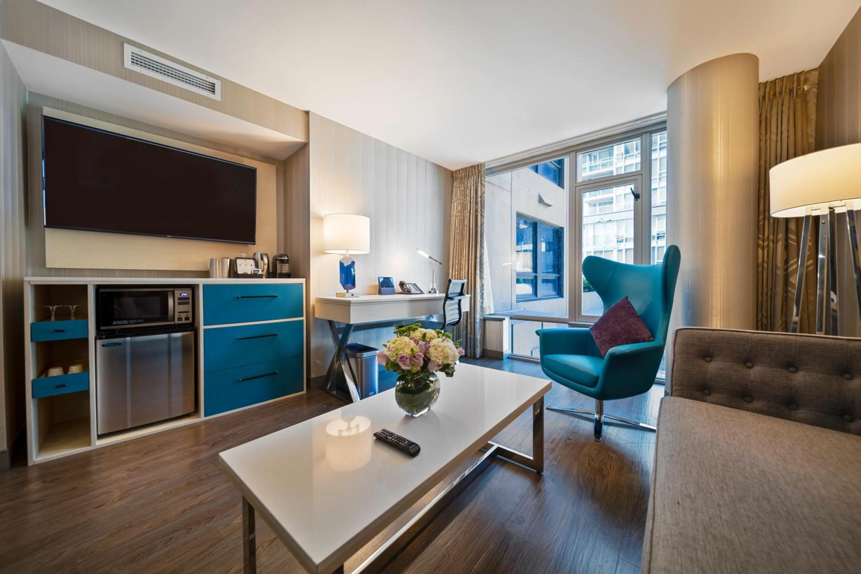 Communal lounge/ TV room in Hotel BLU