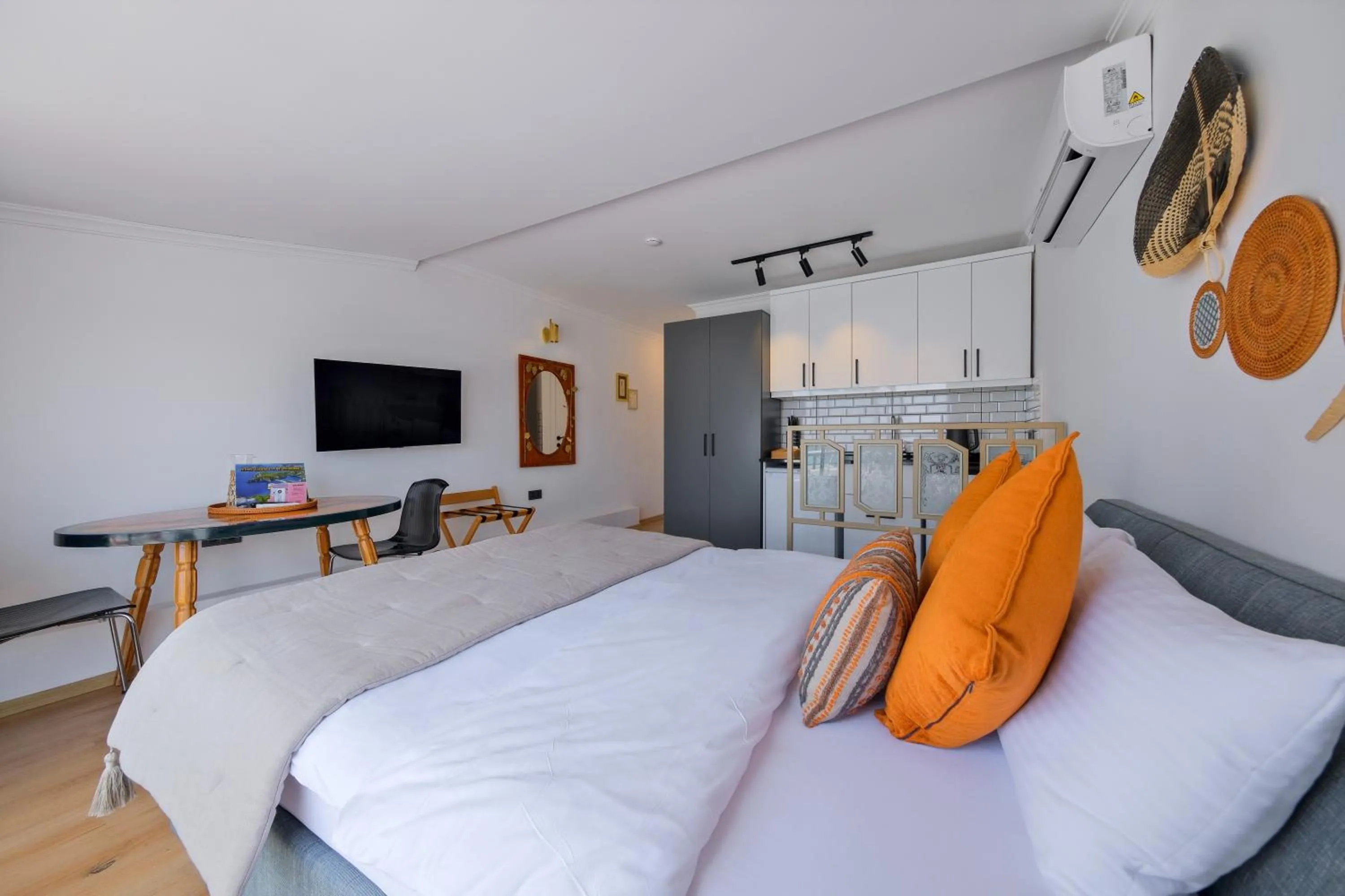 Bed in Körfez Residence