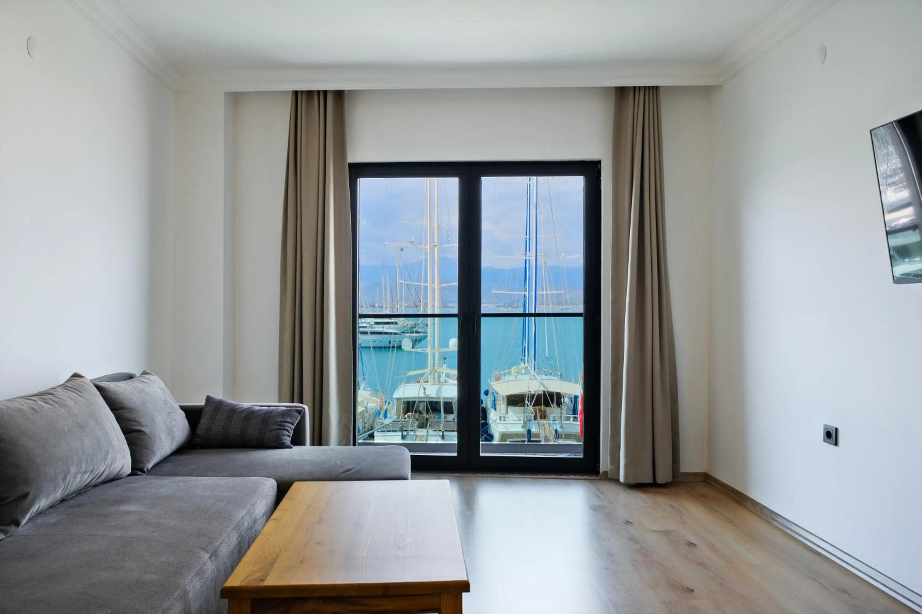 Seating area in Körfez Residence