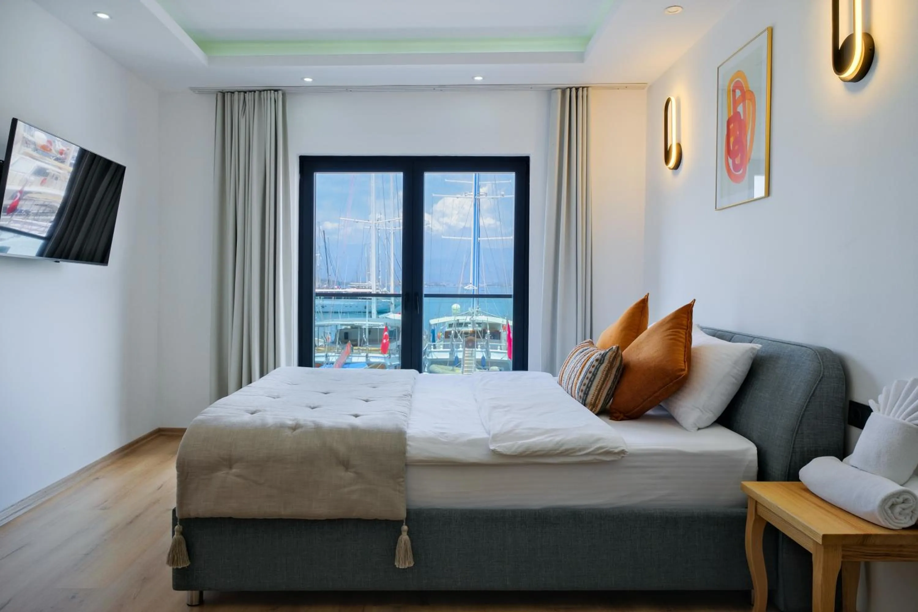 Bed in Körfez Residence