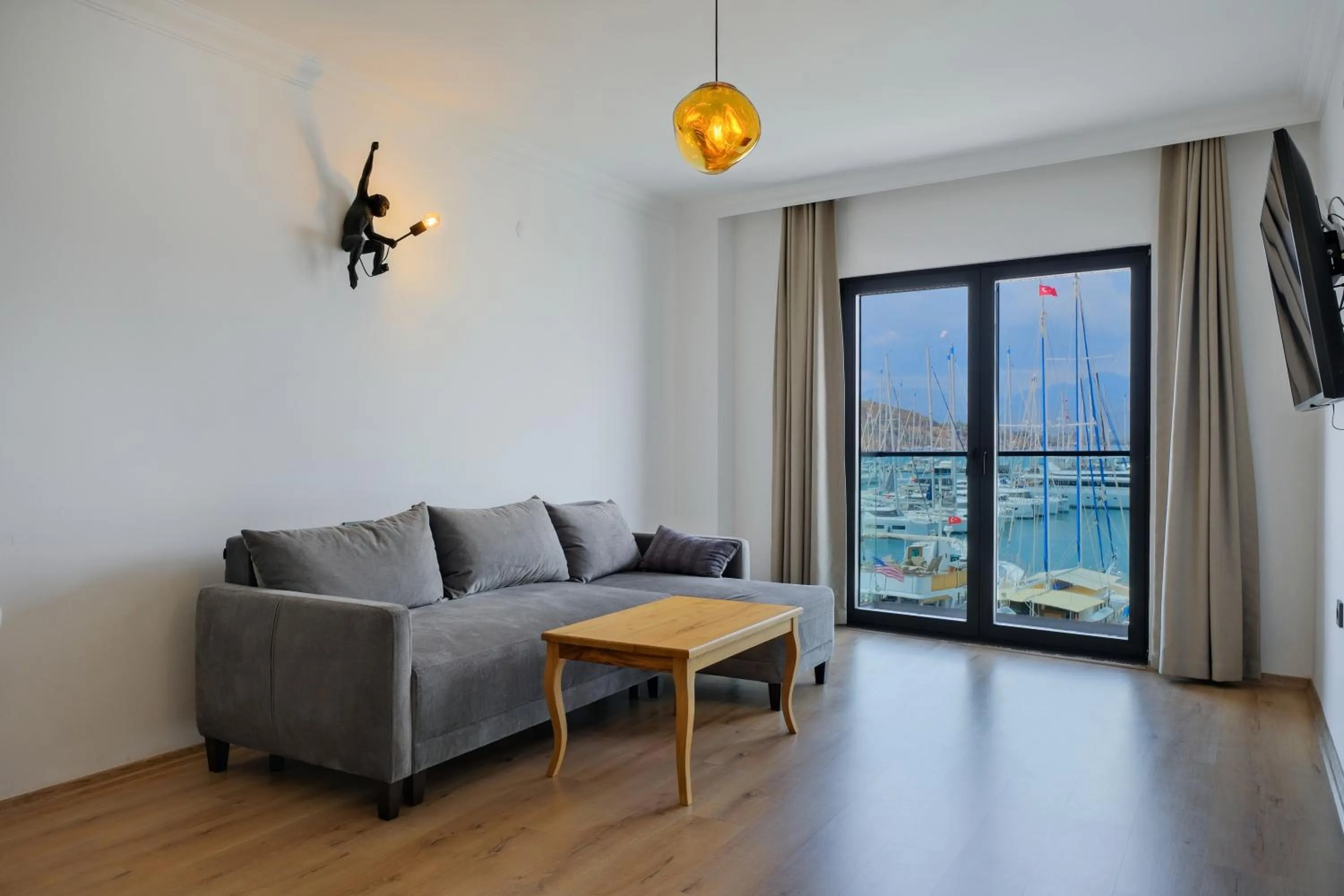 Seating area in Körfez Residence