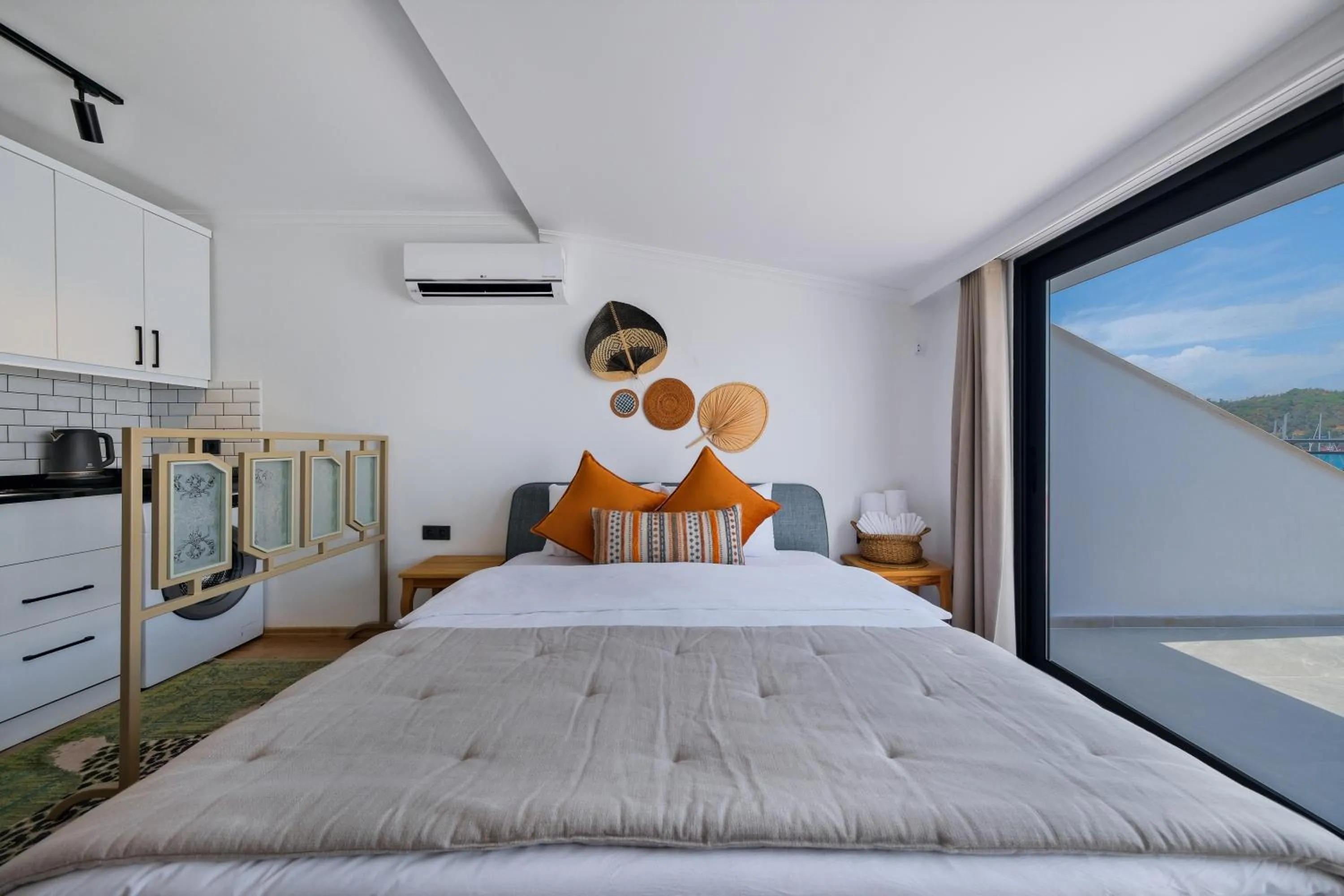 Bed in Körfez Residence