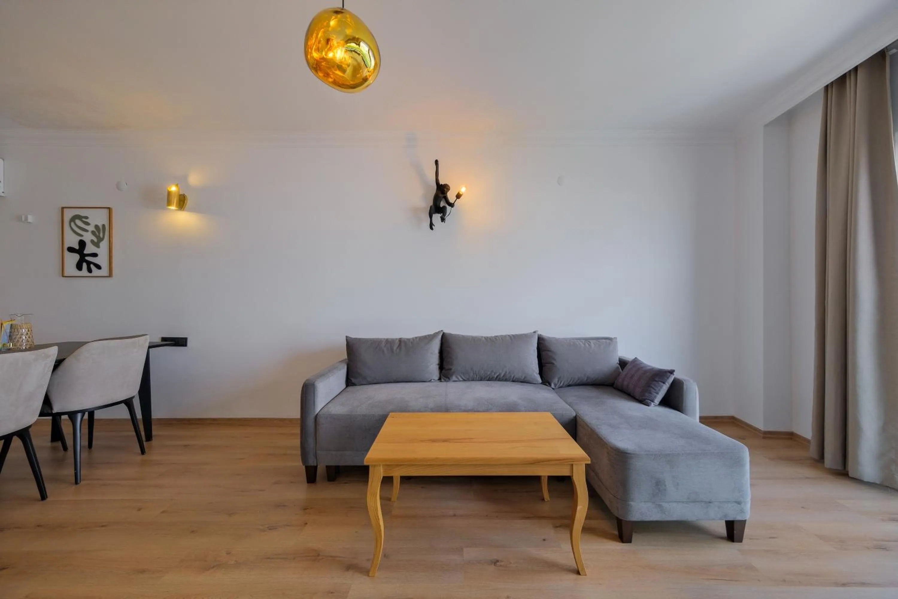 Seating area in Körfez Residence