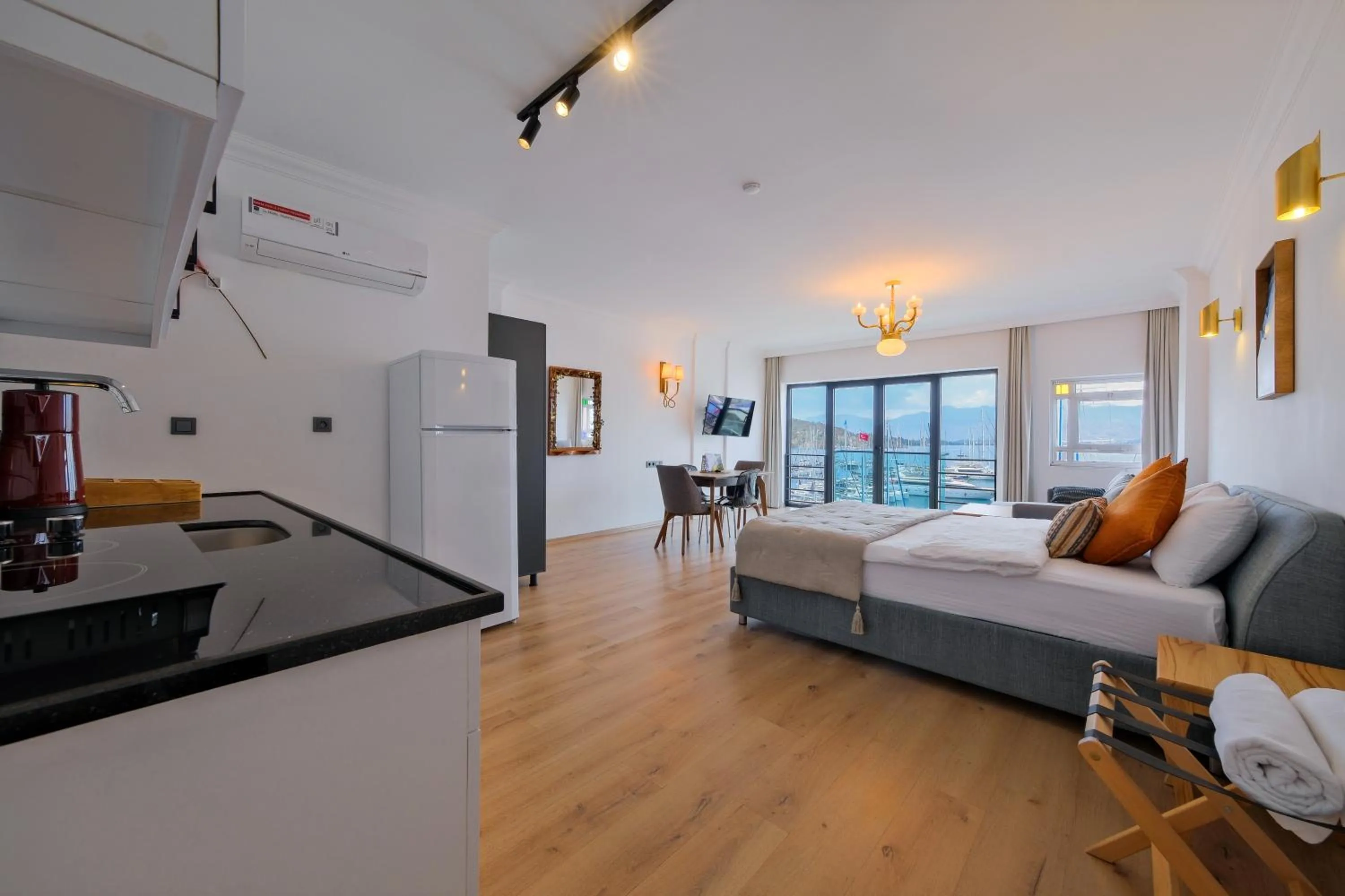 Photo of the whole room, Bed in Körfez Residence