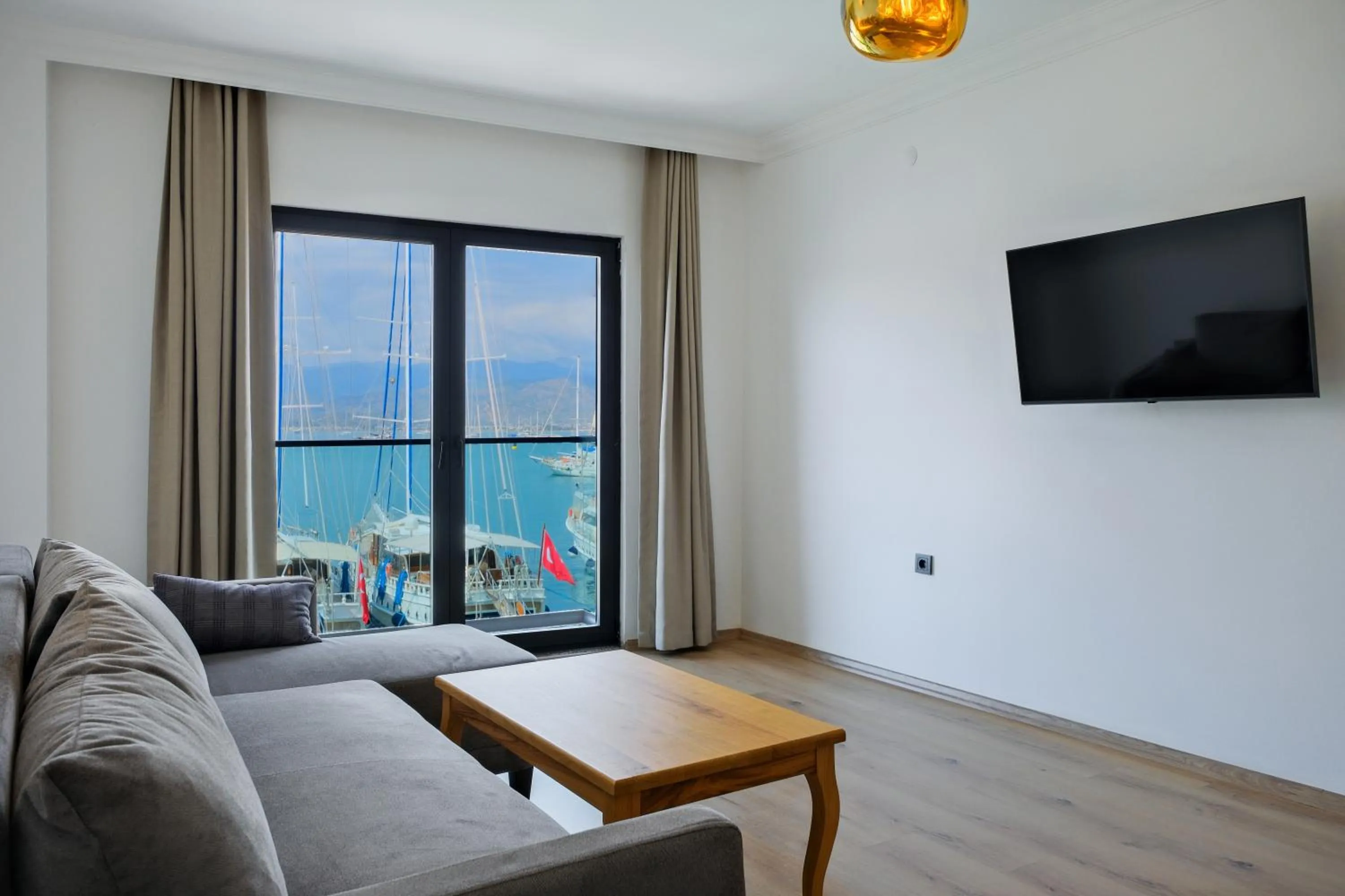 Seating area in Körfez Residence