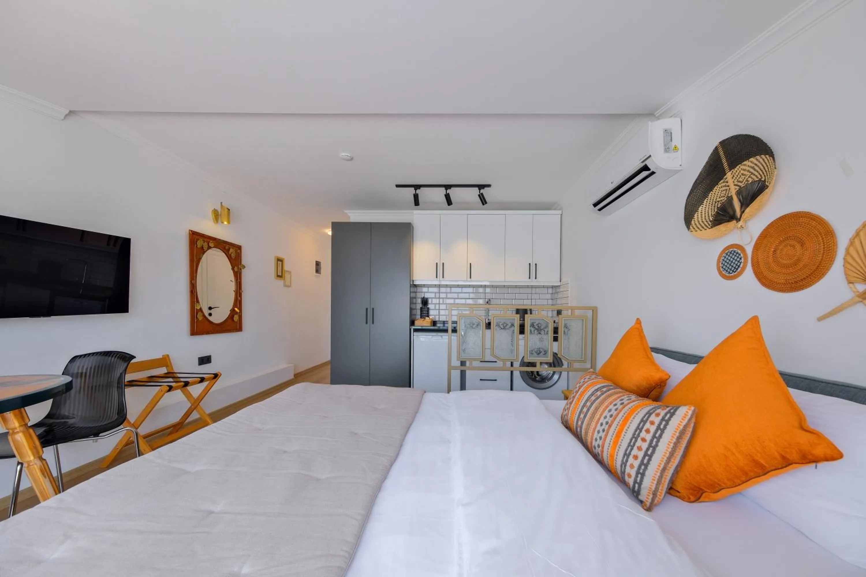 Bed in Körfez Residence