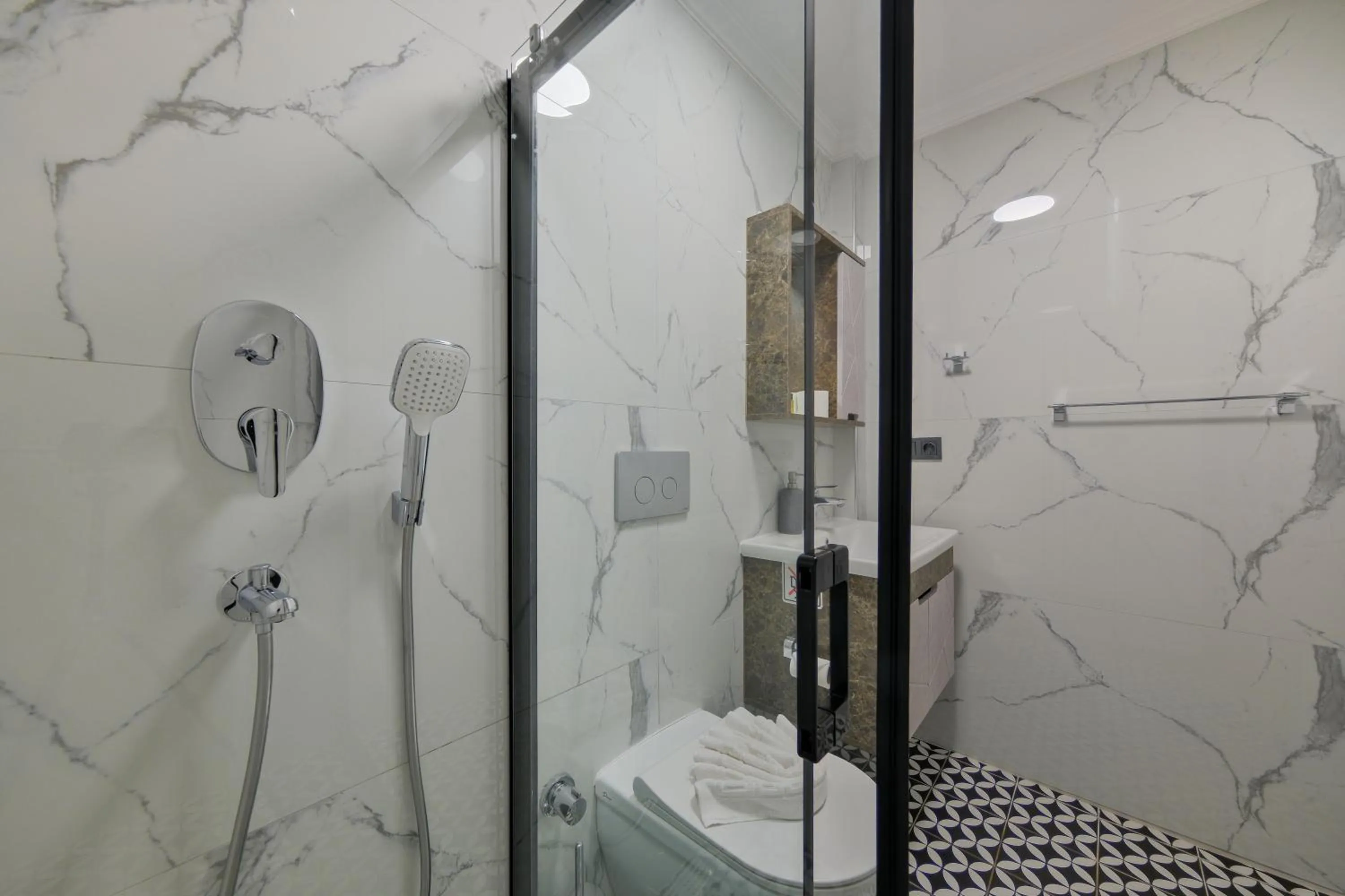 Bathroom in Körfez Residence