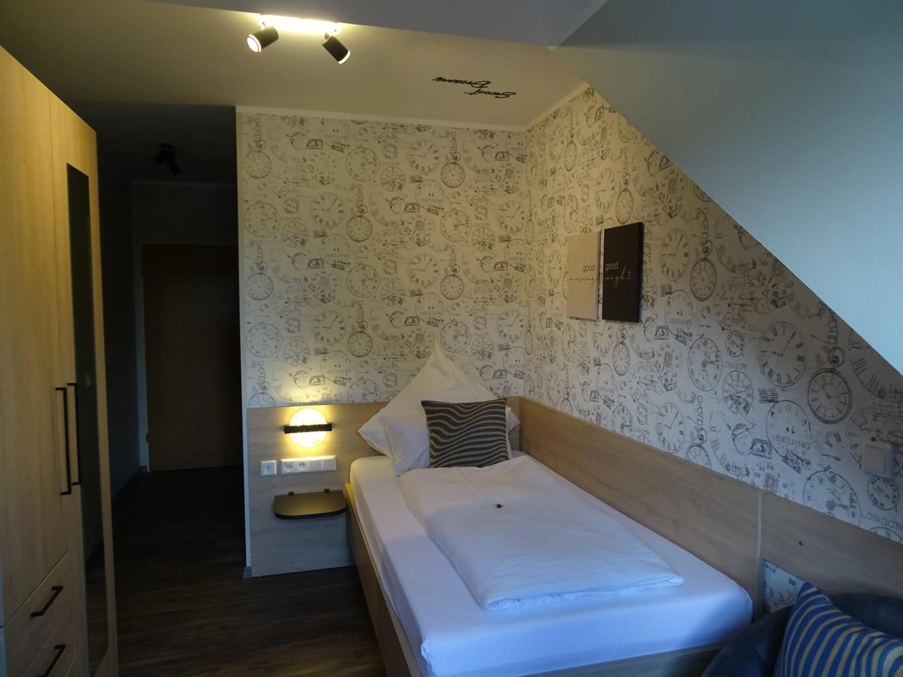 Photo of the whole room, Bed in Flair Hotel zur Therme