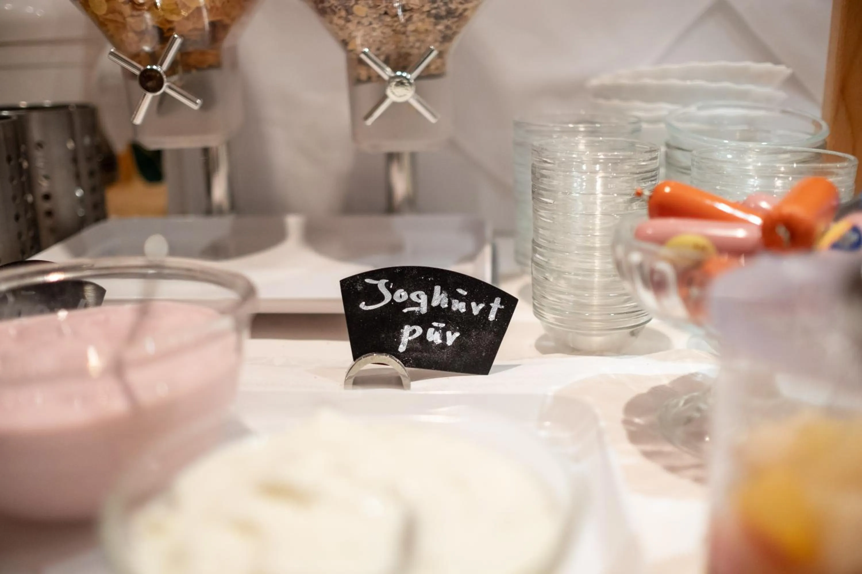 Buffet breakfast in Flair Hotel zur Therme