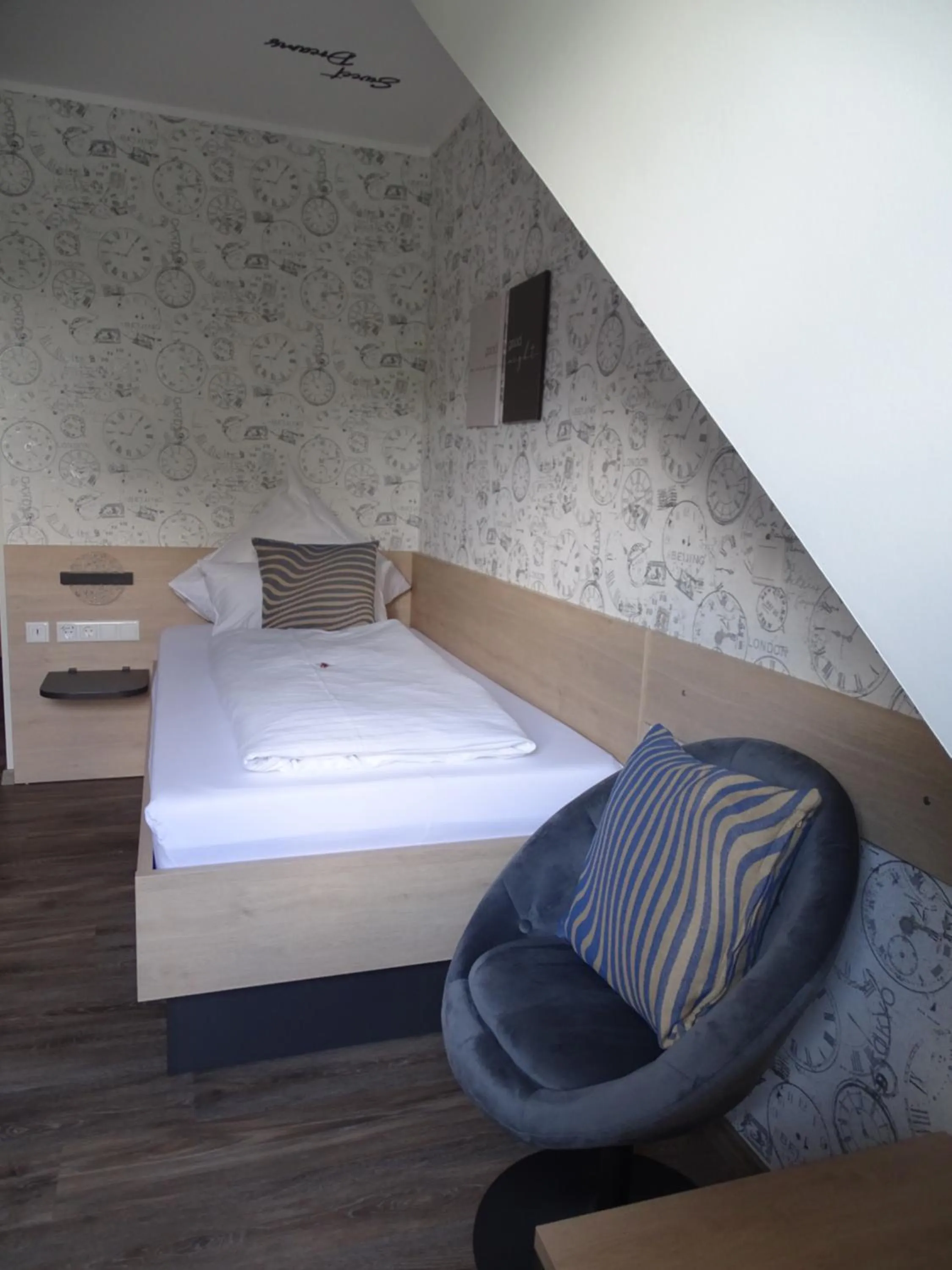Photo of the whole room, Bed in Flair Hotel zur Therme