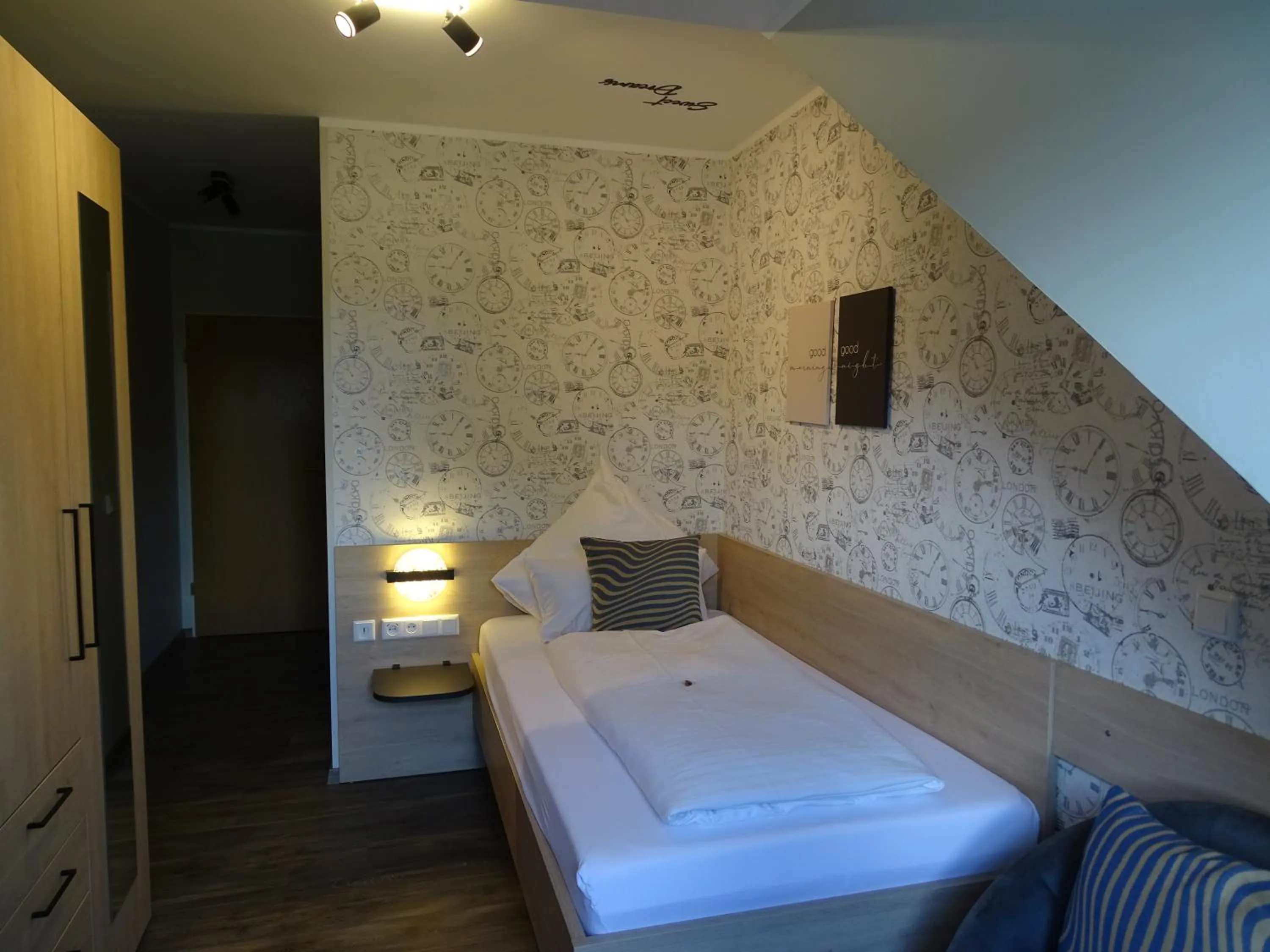 Photo of the whole room, Bed in Flair Hotel zur Therme