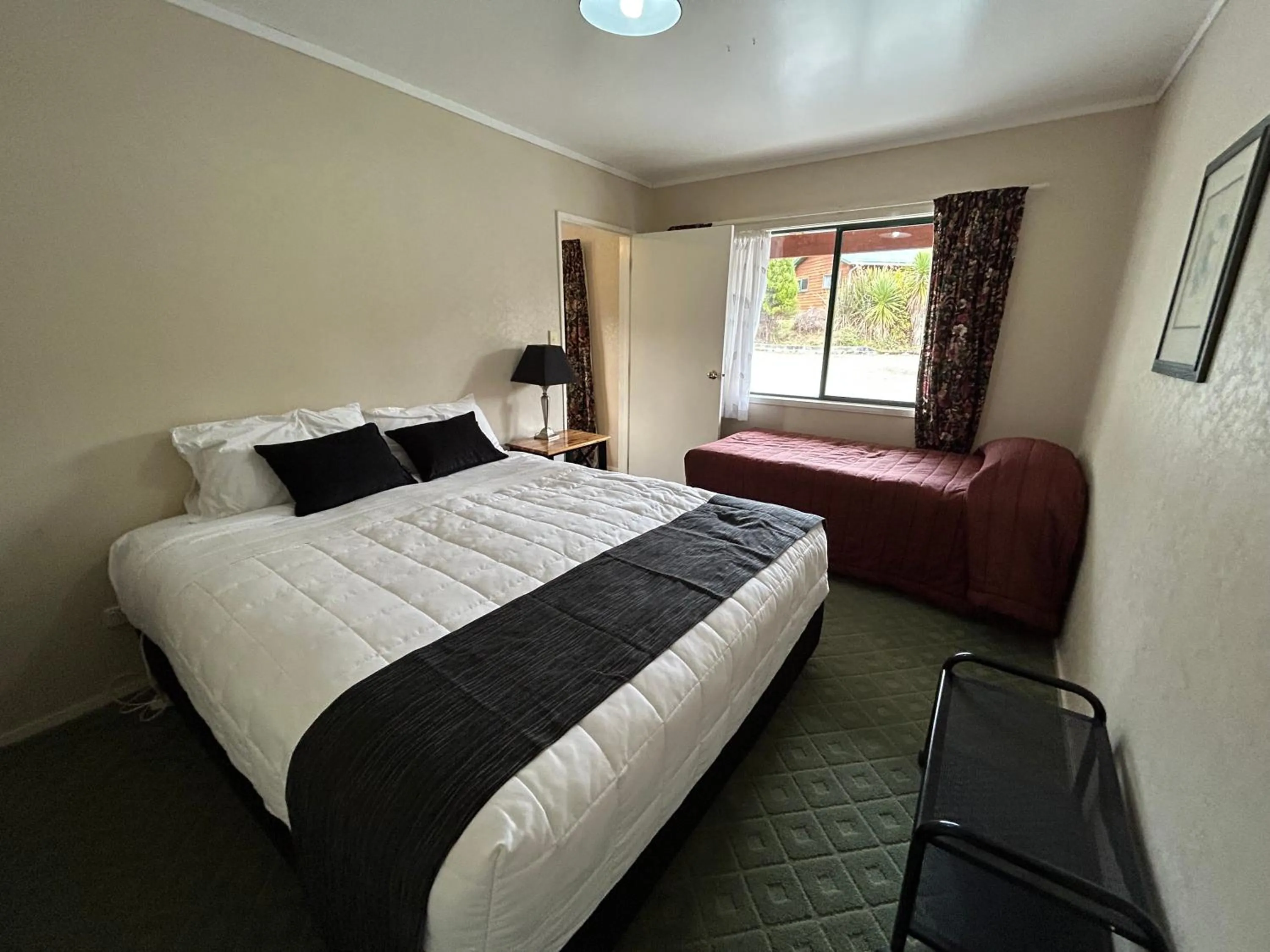 Bed in Kiwi Park Motels