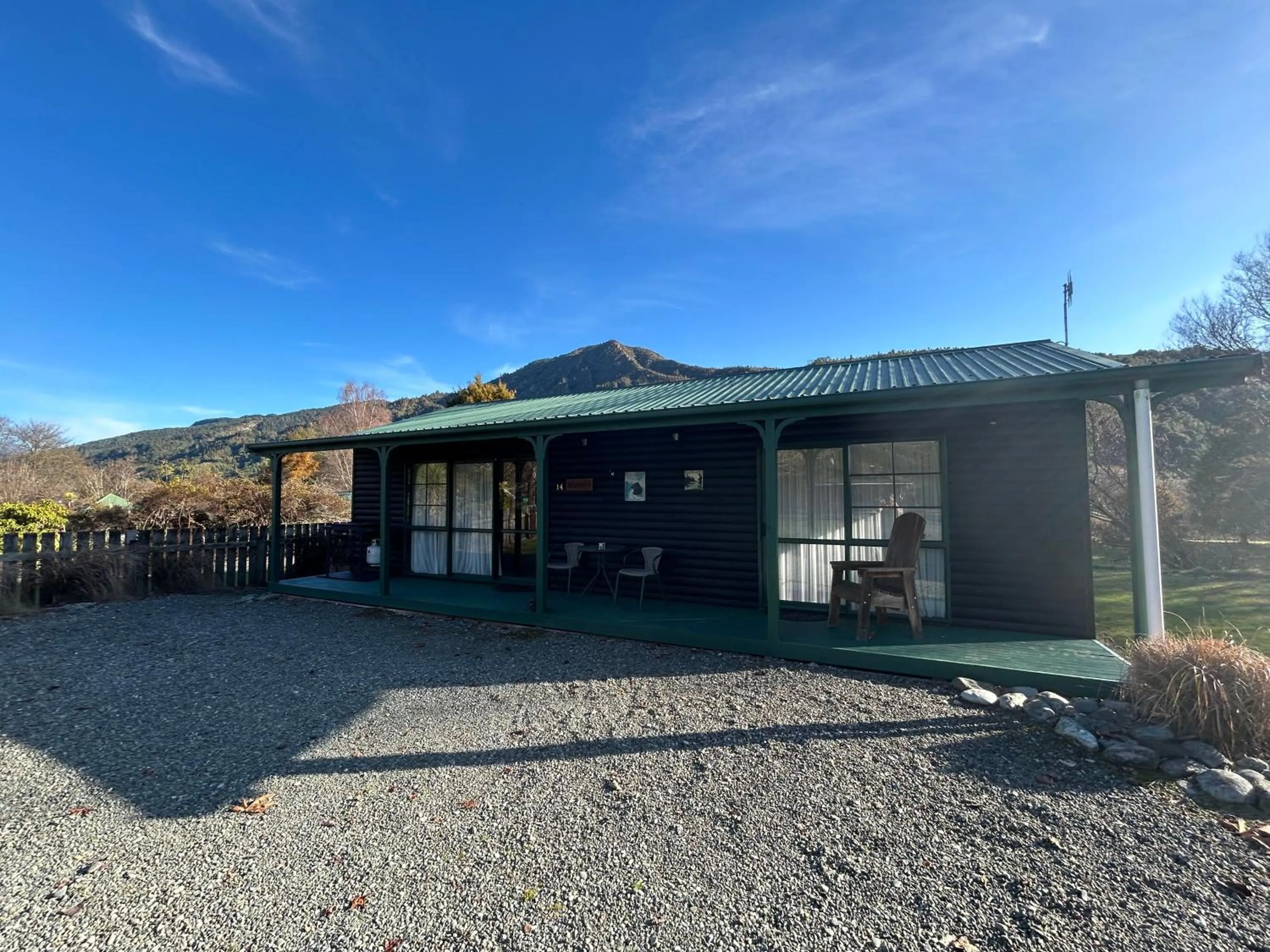 Property building in Kiwi Park Motels