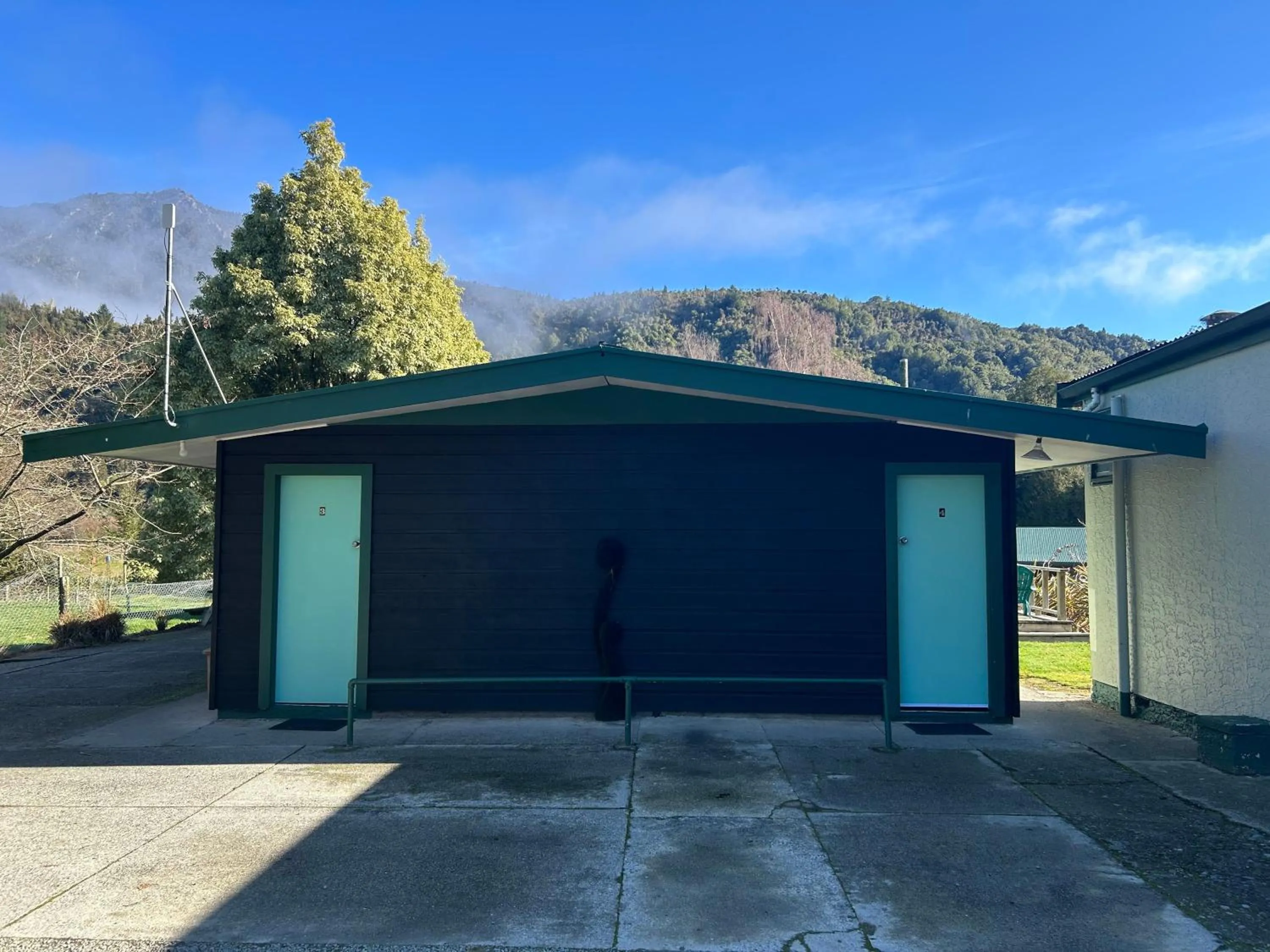 Property building in Kiwi Park Motels