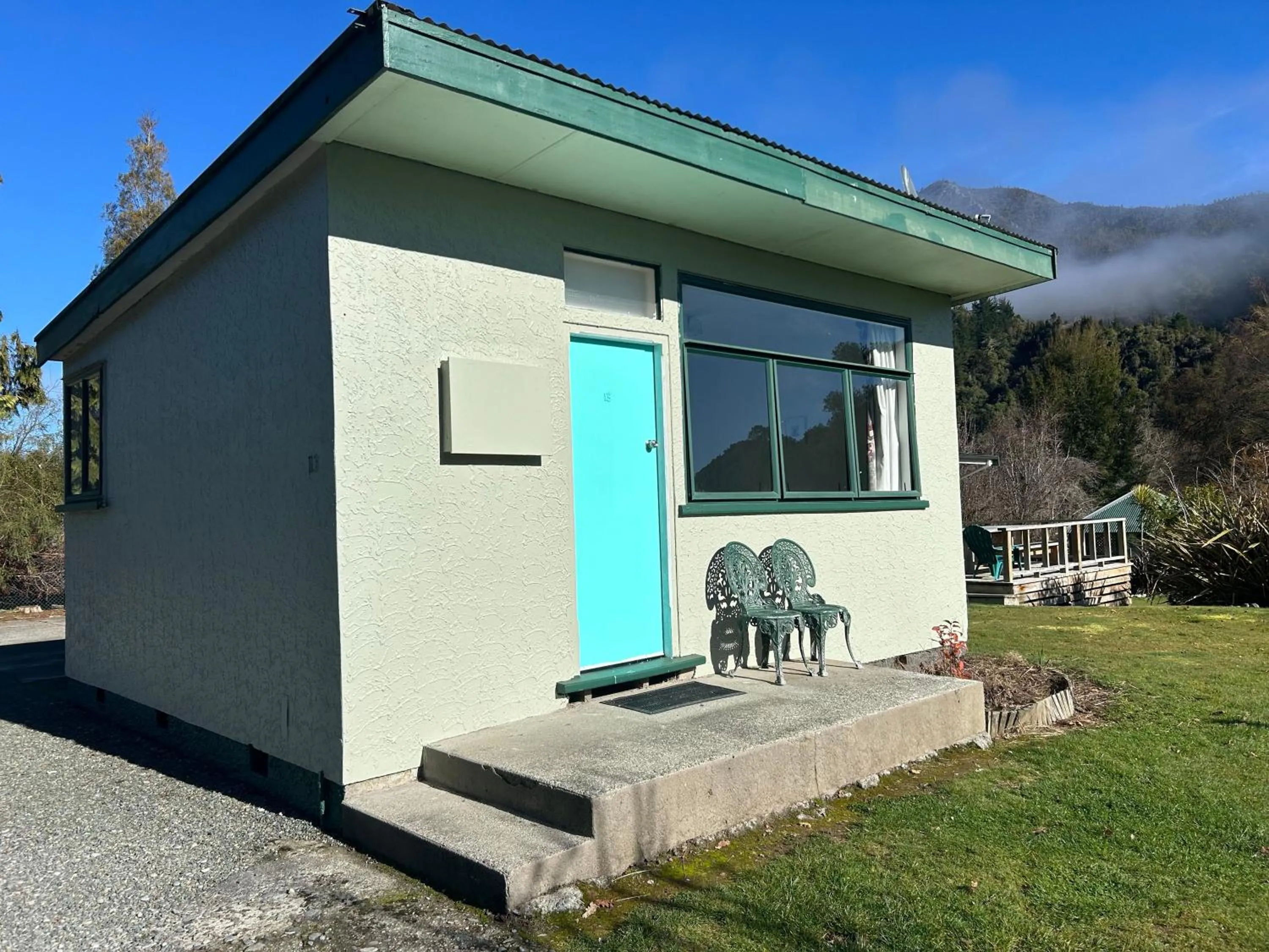 Property building in Kiwi Park Motels