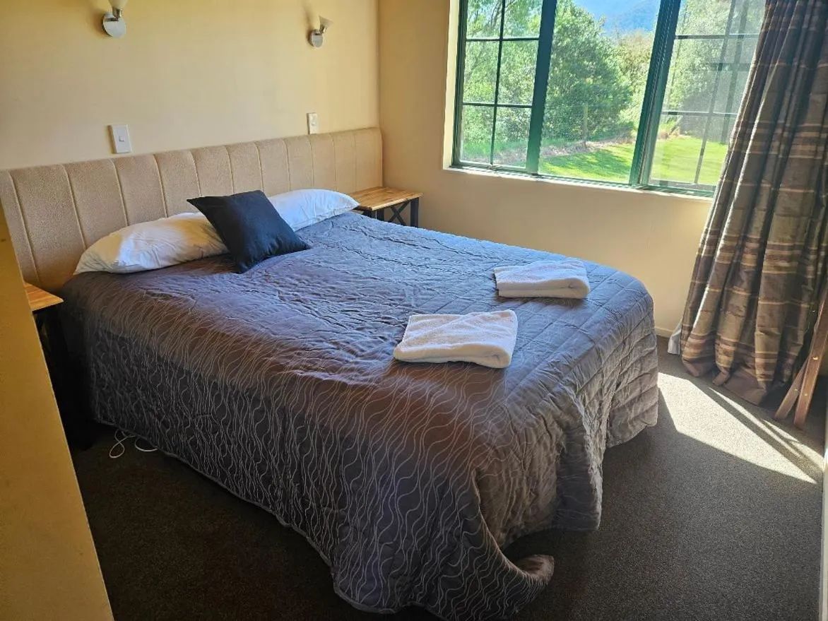 Bed in Kiwi Park Motels