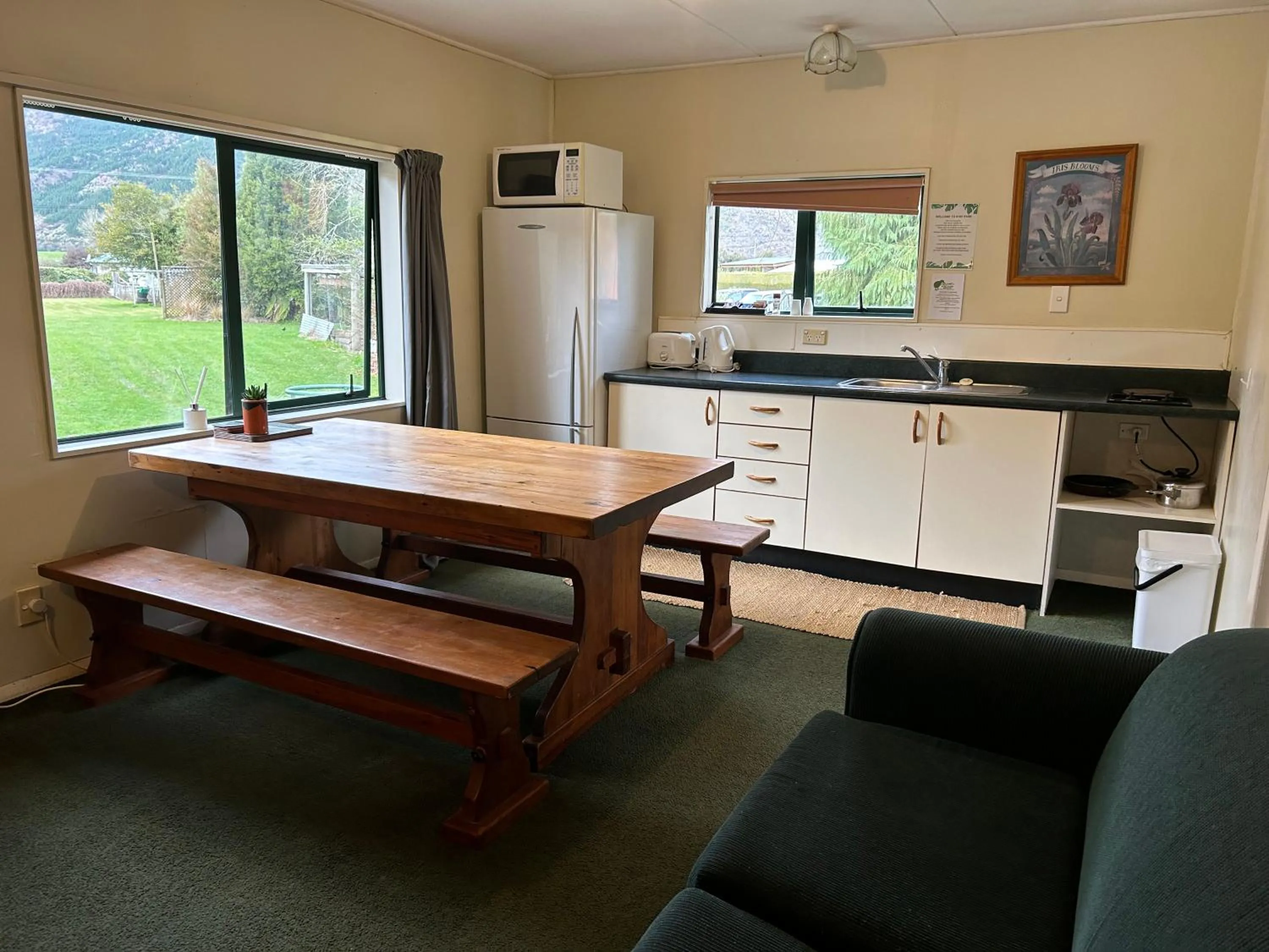 Kitchen or kitchenette in Kiwi Park Motels