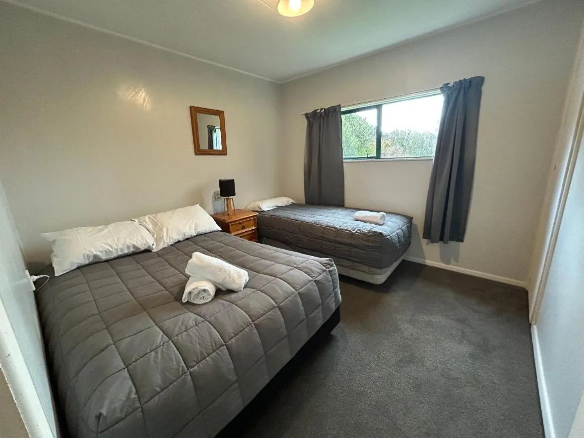 Bed in Kiwi Park Motels