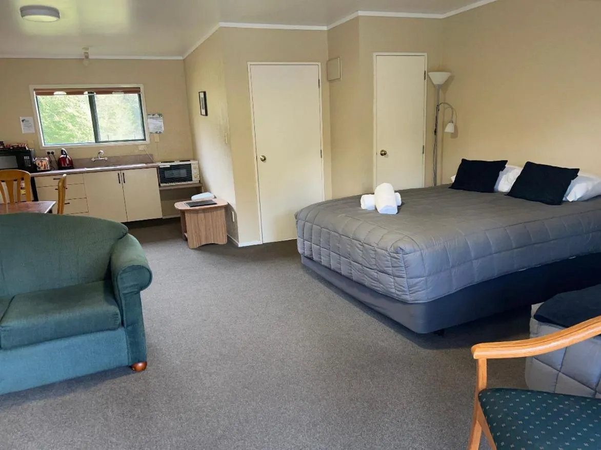 Bed in Kiwi Park Motels