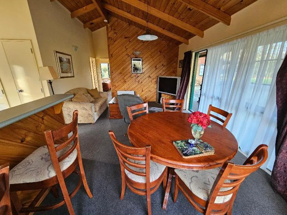 Lounge or bar in Kiwi Park Motels