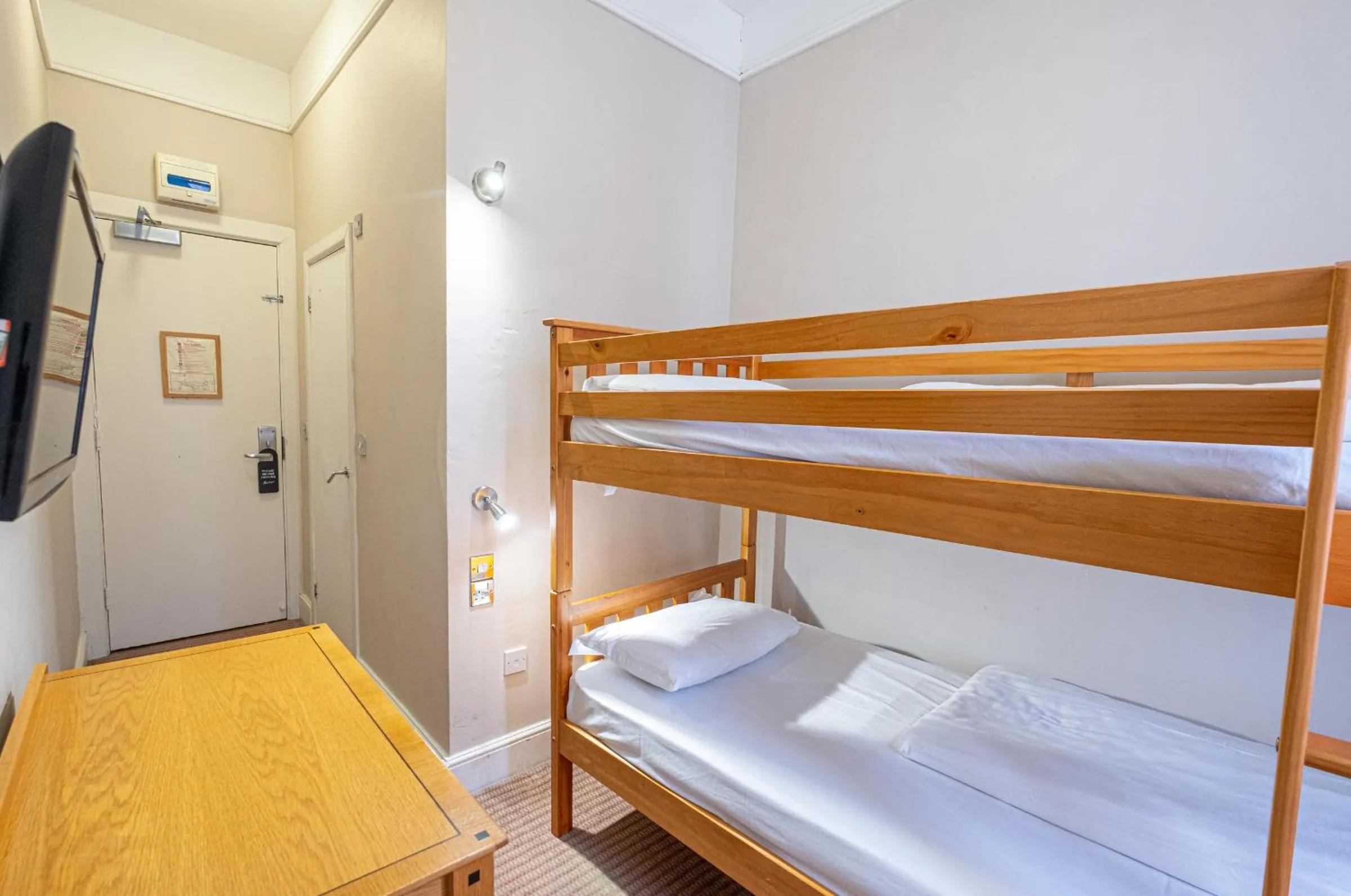 Bedroom, Bed in Durley Dean