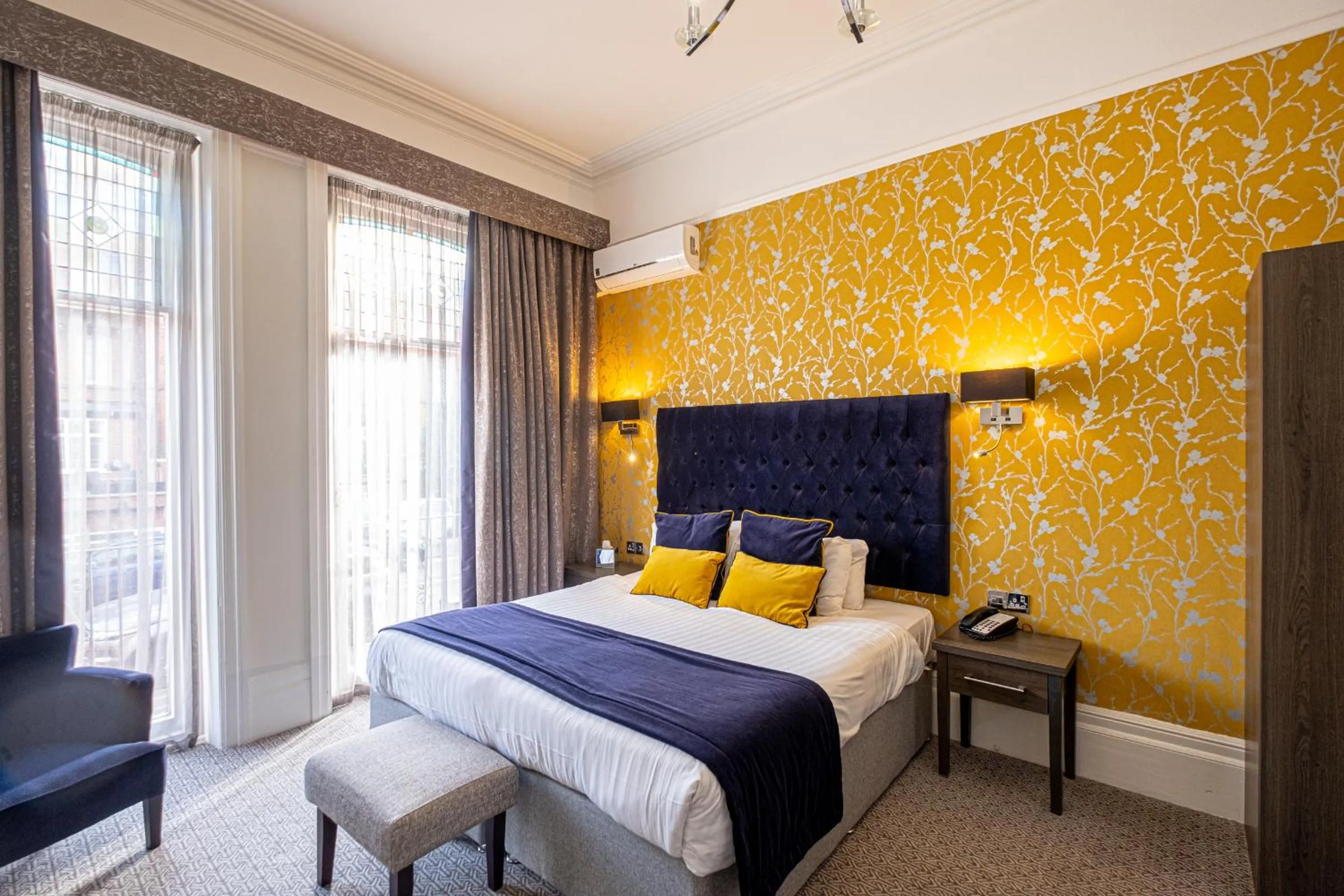 Bedroom, Bed in Durley Dean