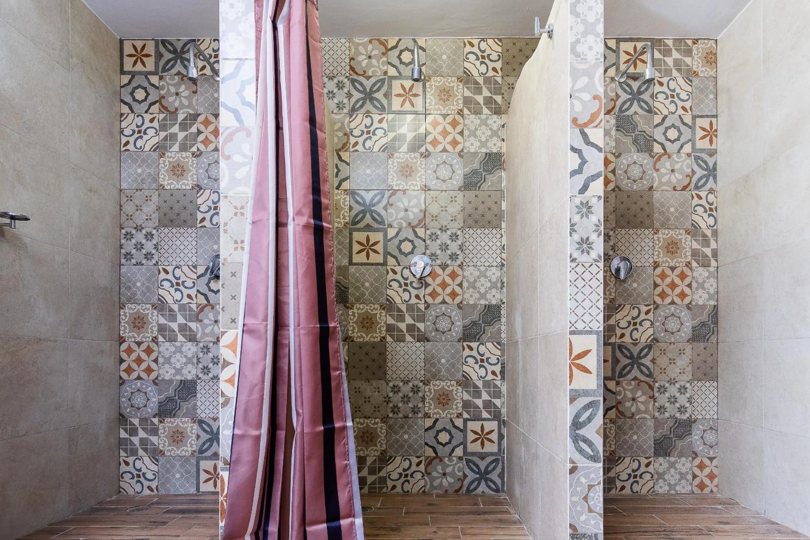 Shower in Tierra Alta Hostal