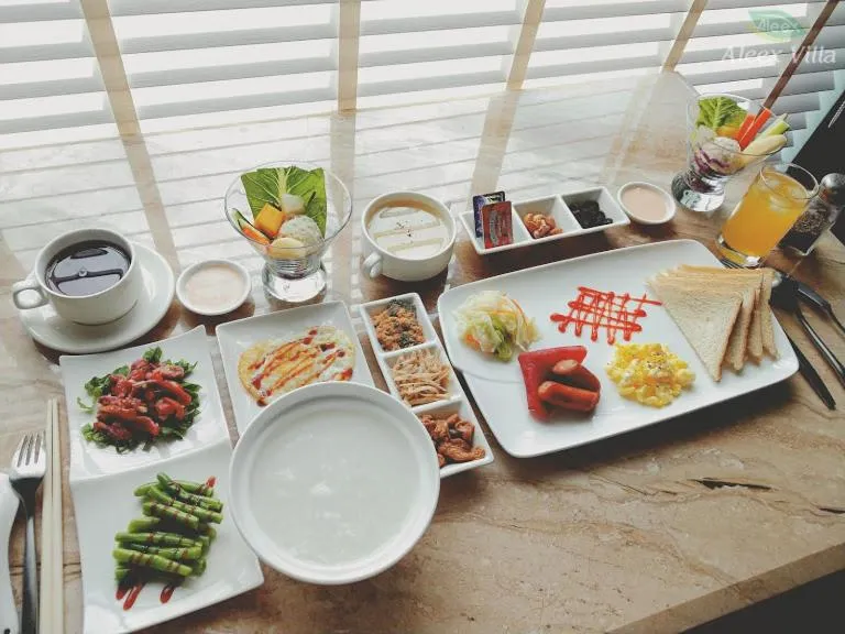 Breakfast in Aleex Villa