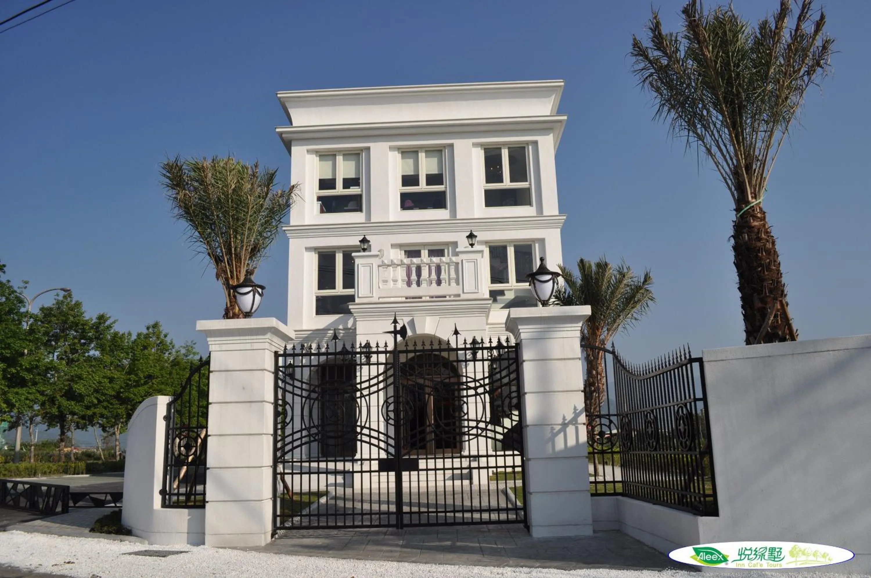 Facade/entrance in Aleex Villa