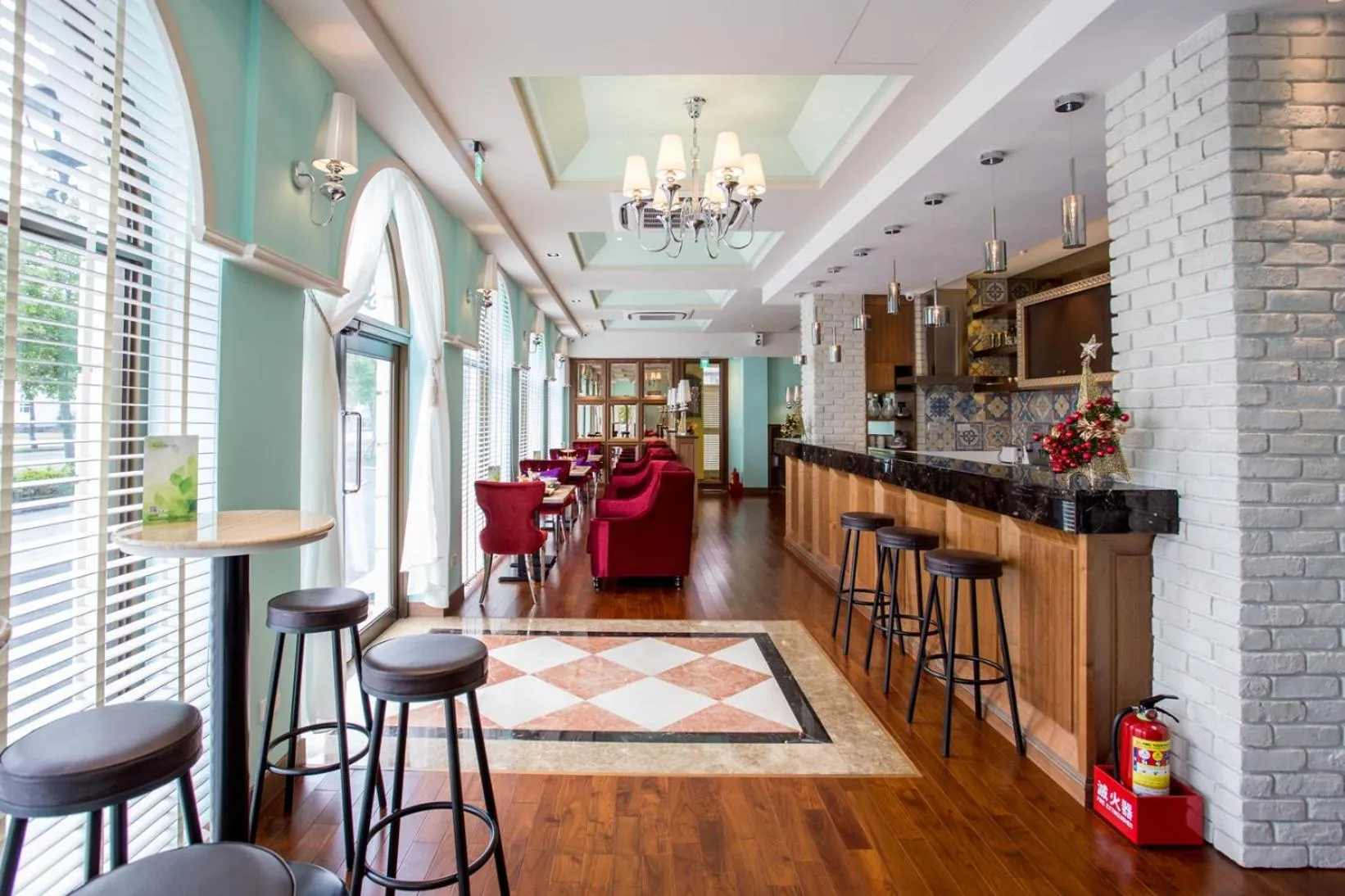 Restaurant/places to eat in Aleex Villa