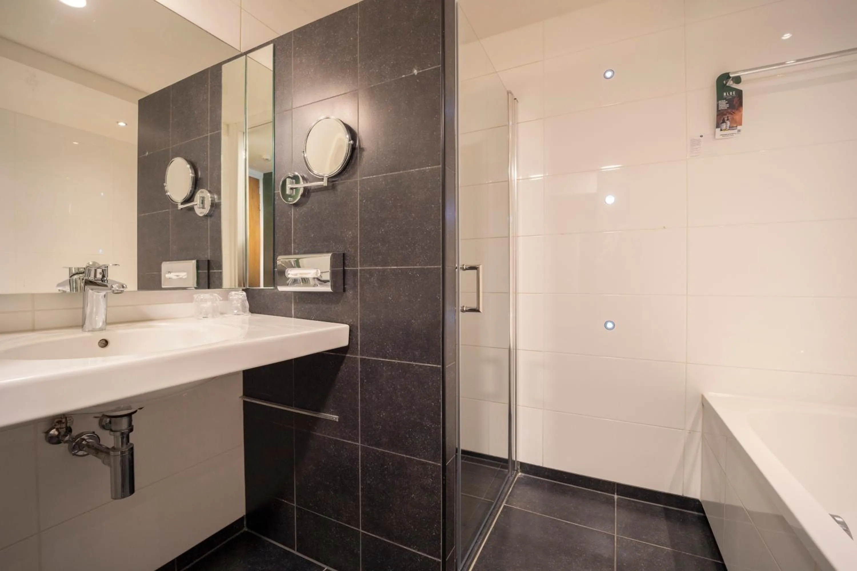 Shower in Fletcher Hotel-Restaurant Langewold