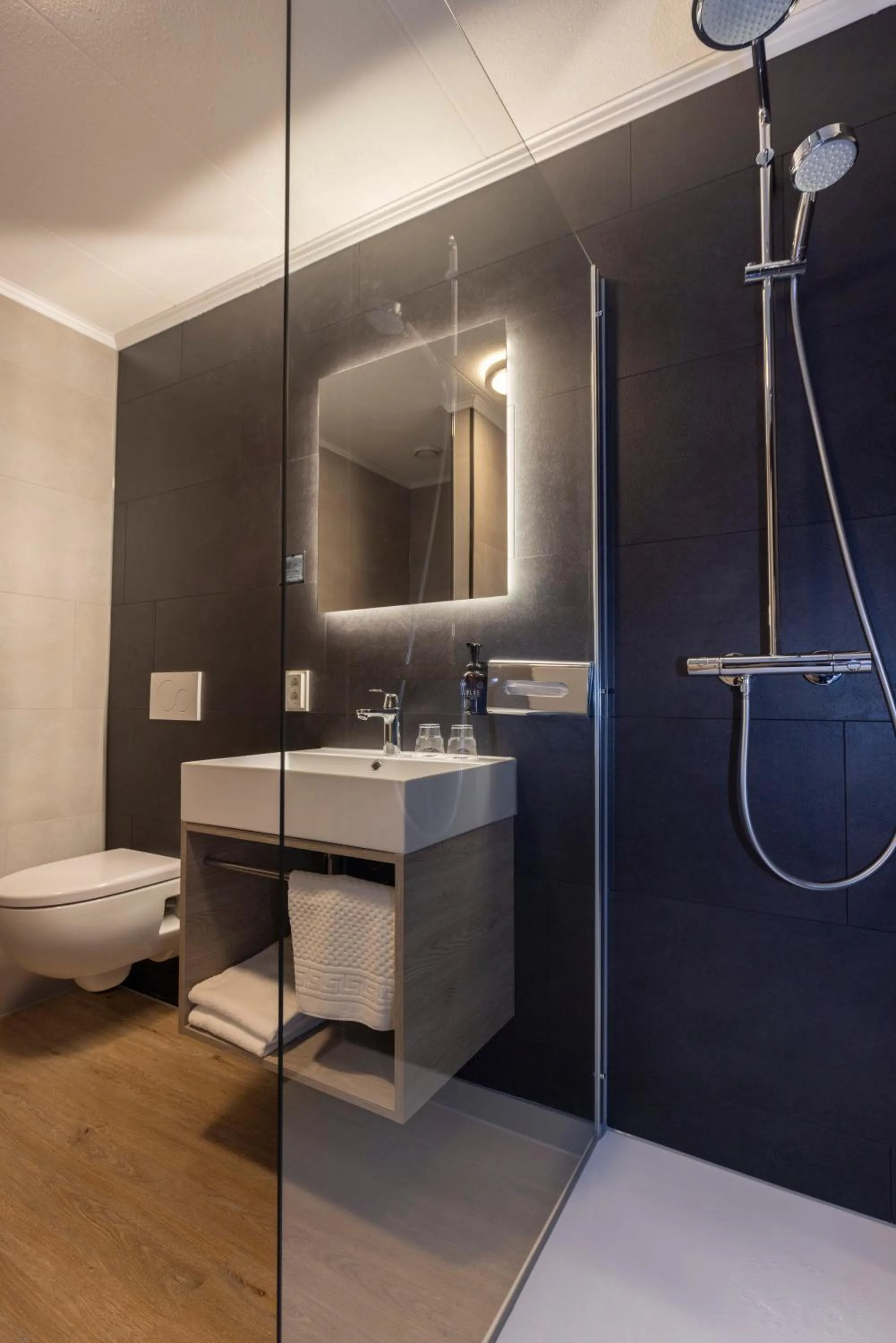 Shower in Fletcher Hotel-Restaurant Langewold