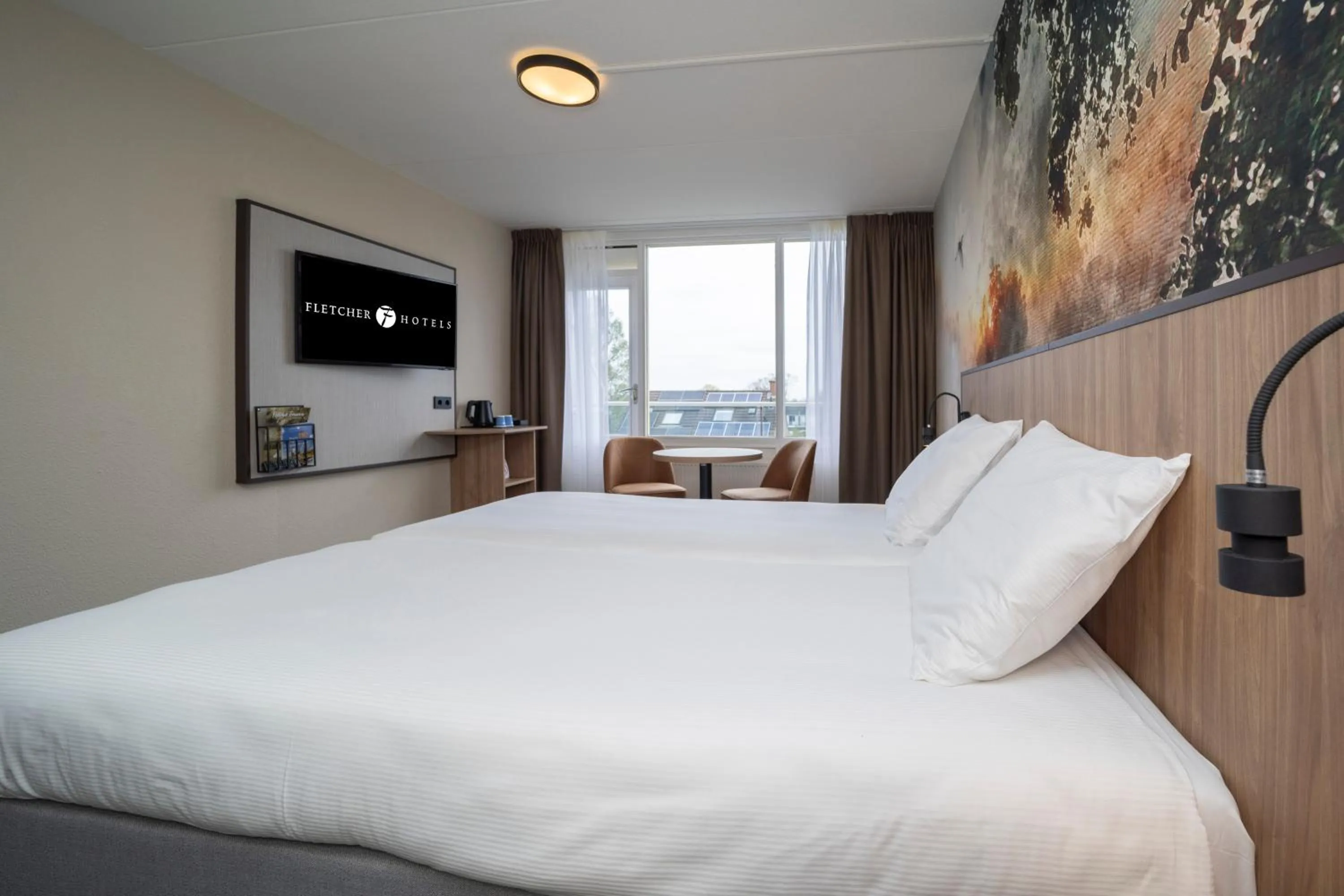 Communal lounge/ TV room, Bed in Fletcher Hotel-Restaurant Langewold