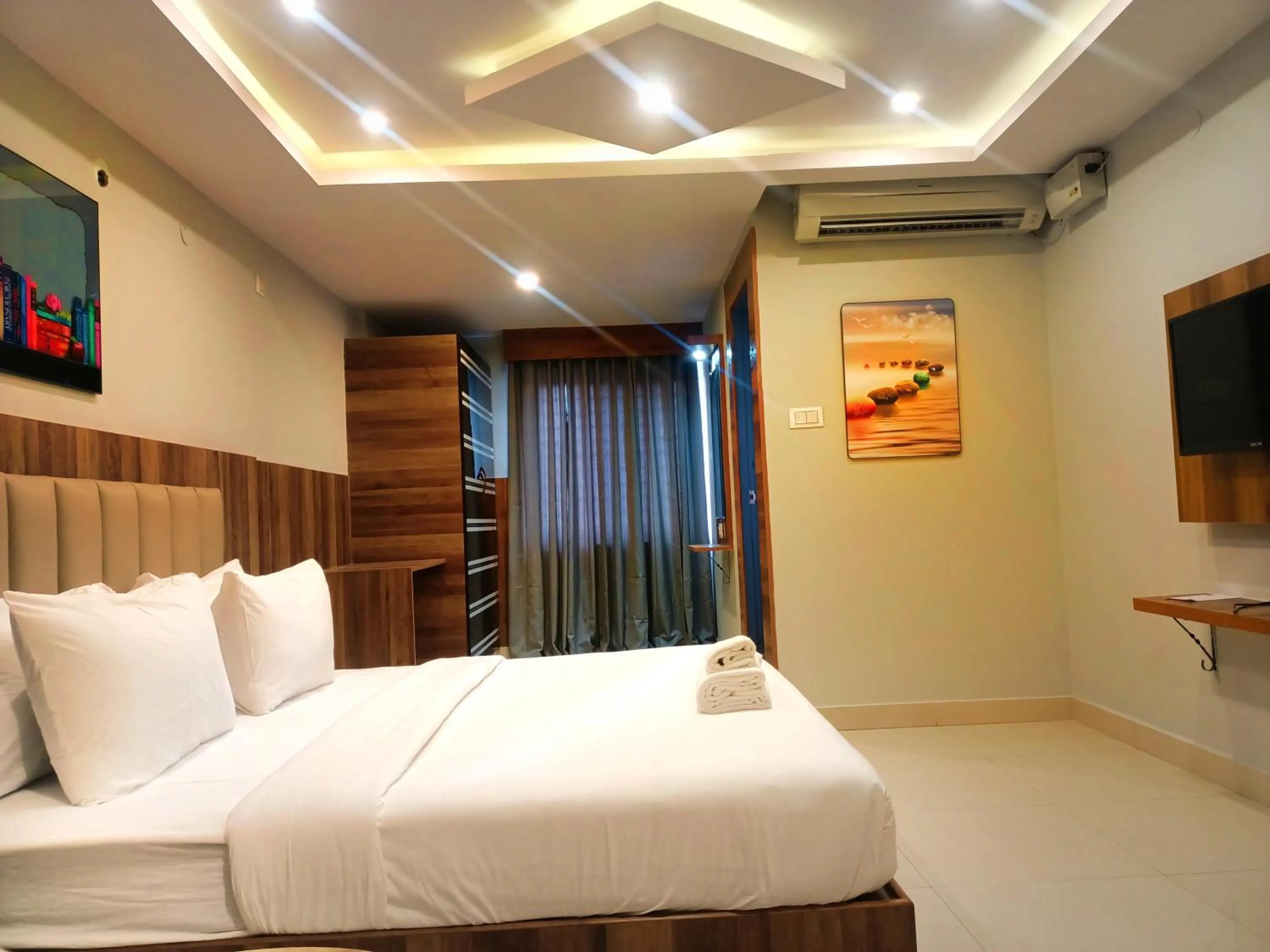 Bedroom, Bed in Hotel Avenue Suites Near International Airport Bangalore