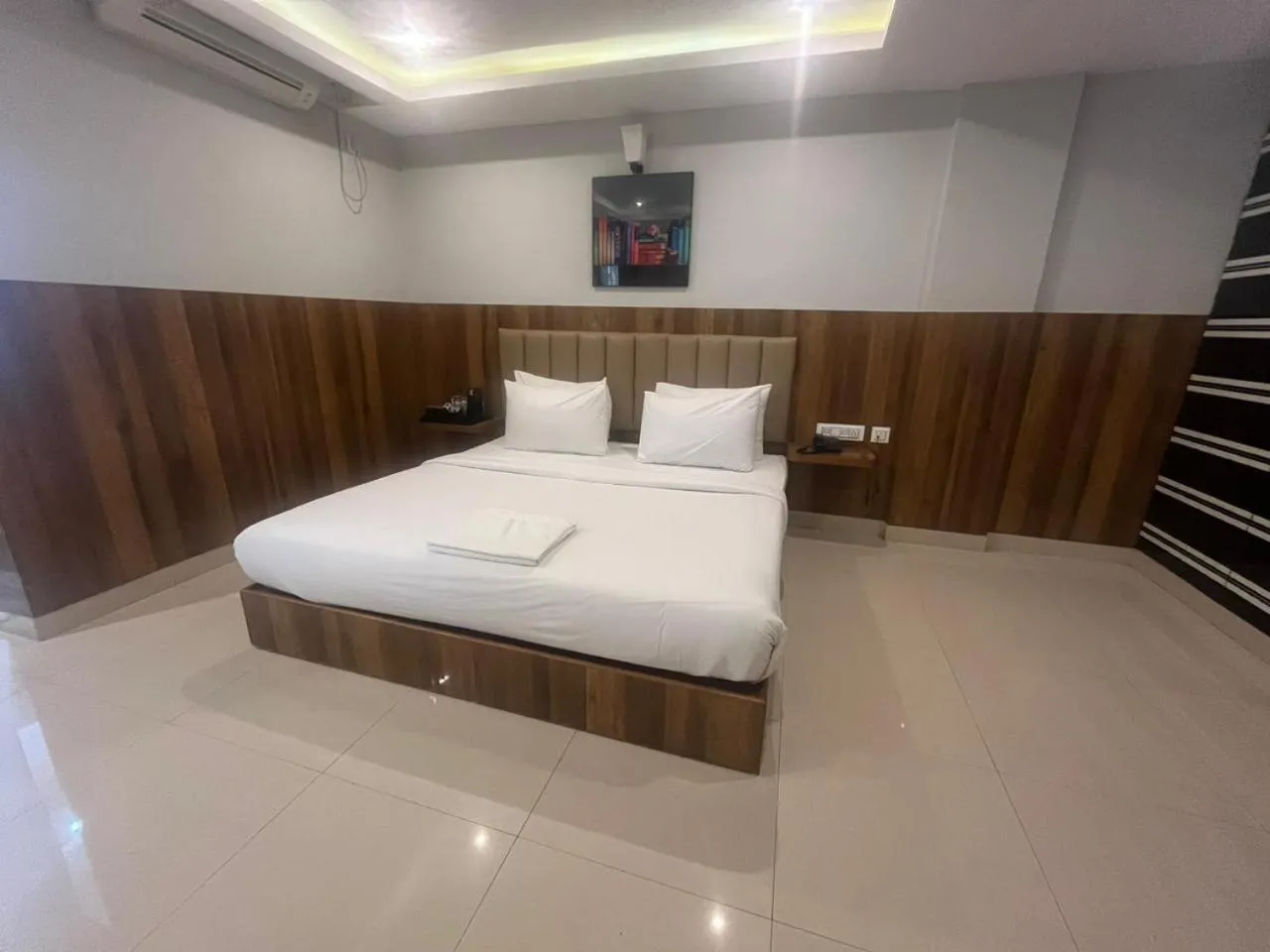 Bed in Hotel Avenue Suites Near International Airport Bangalore