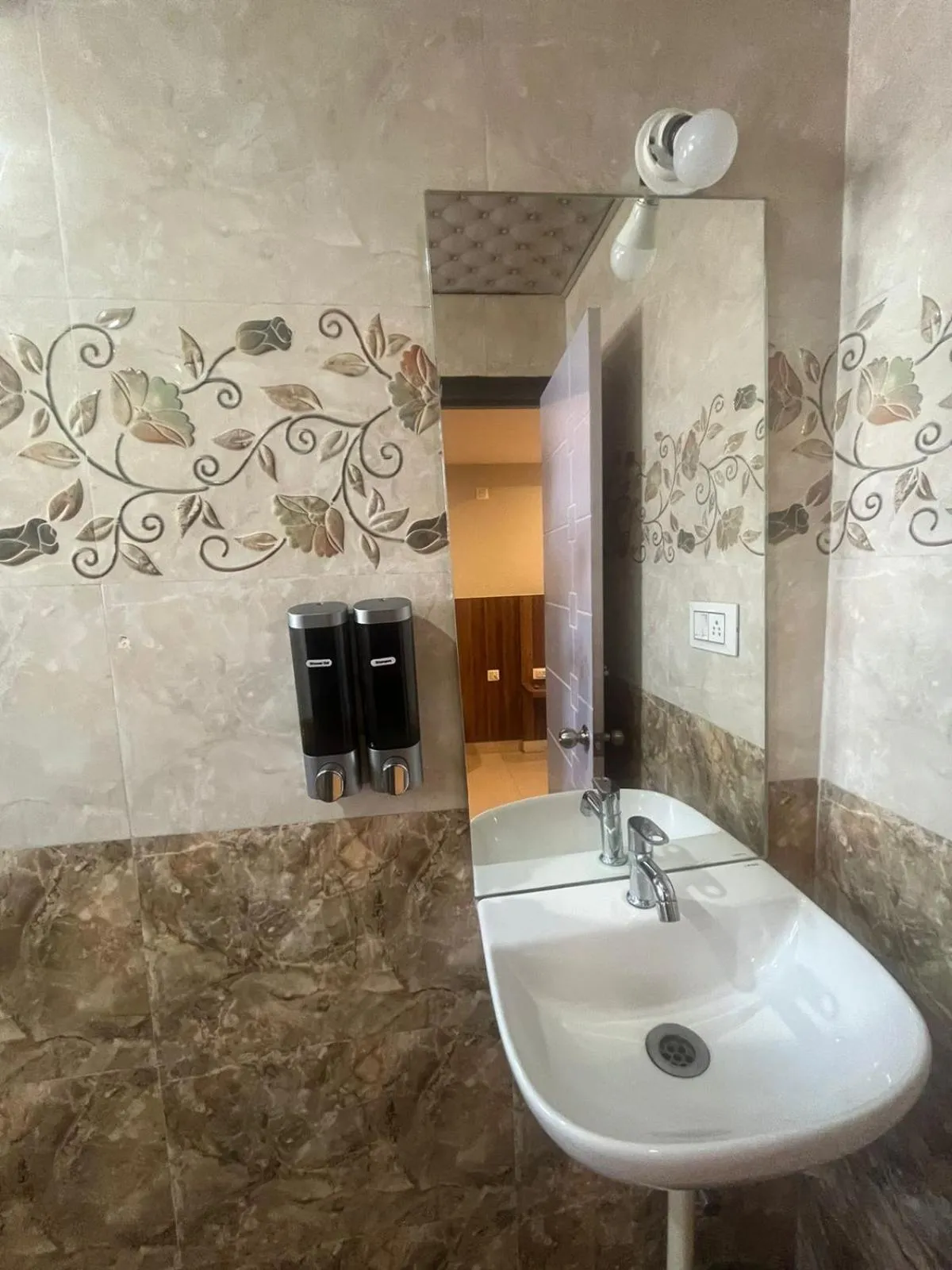 Bathroom in Hotel Avenue Suites Near International Airport Bangalore