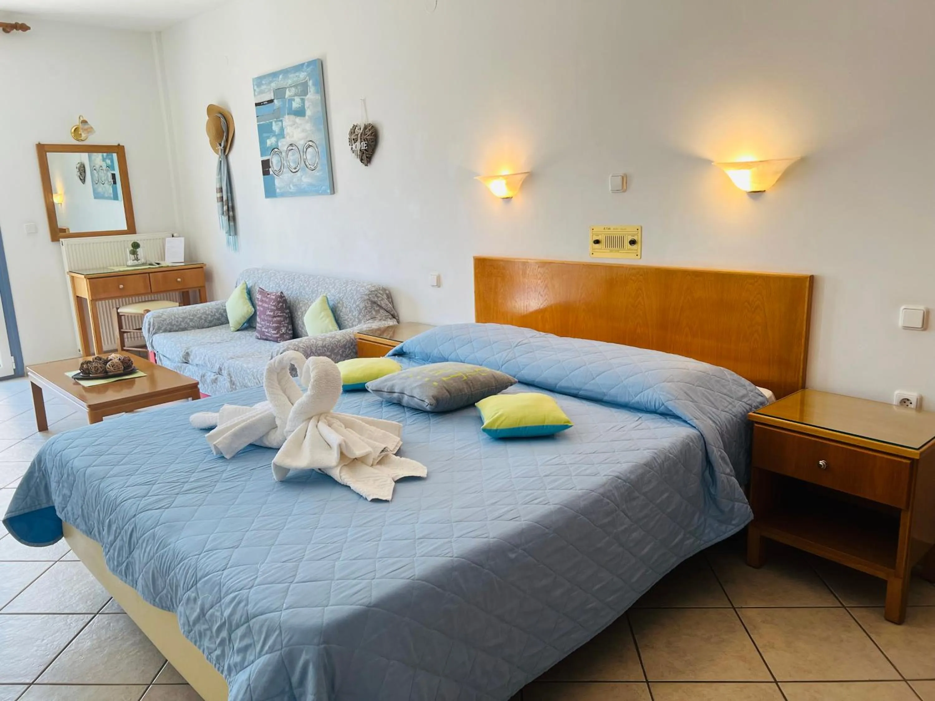 Photo of the whole room, Bed in KTM Sunny Villas