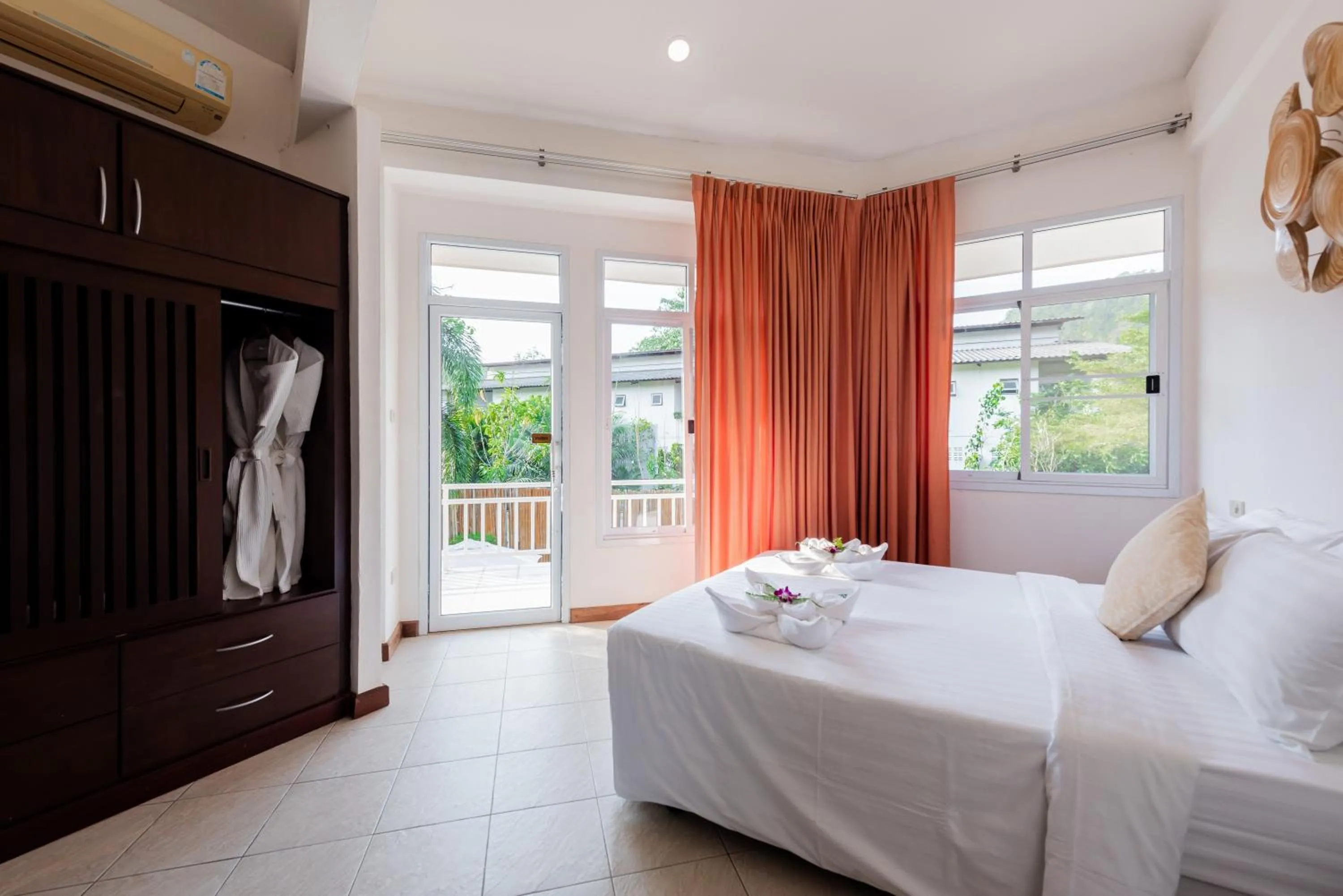 Photo of the whole room, Bed in Twin Villas Ao Nang