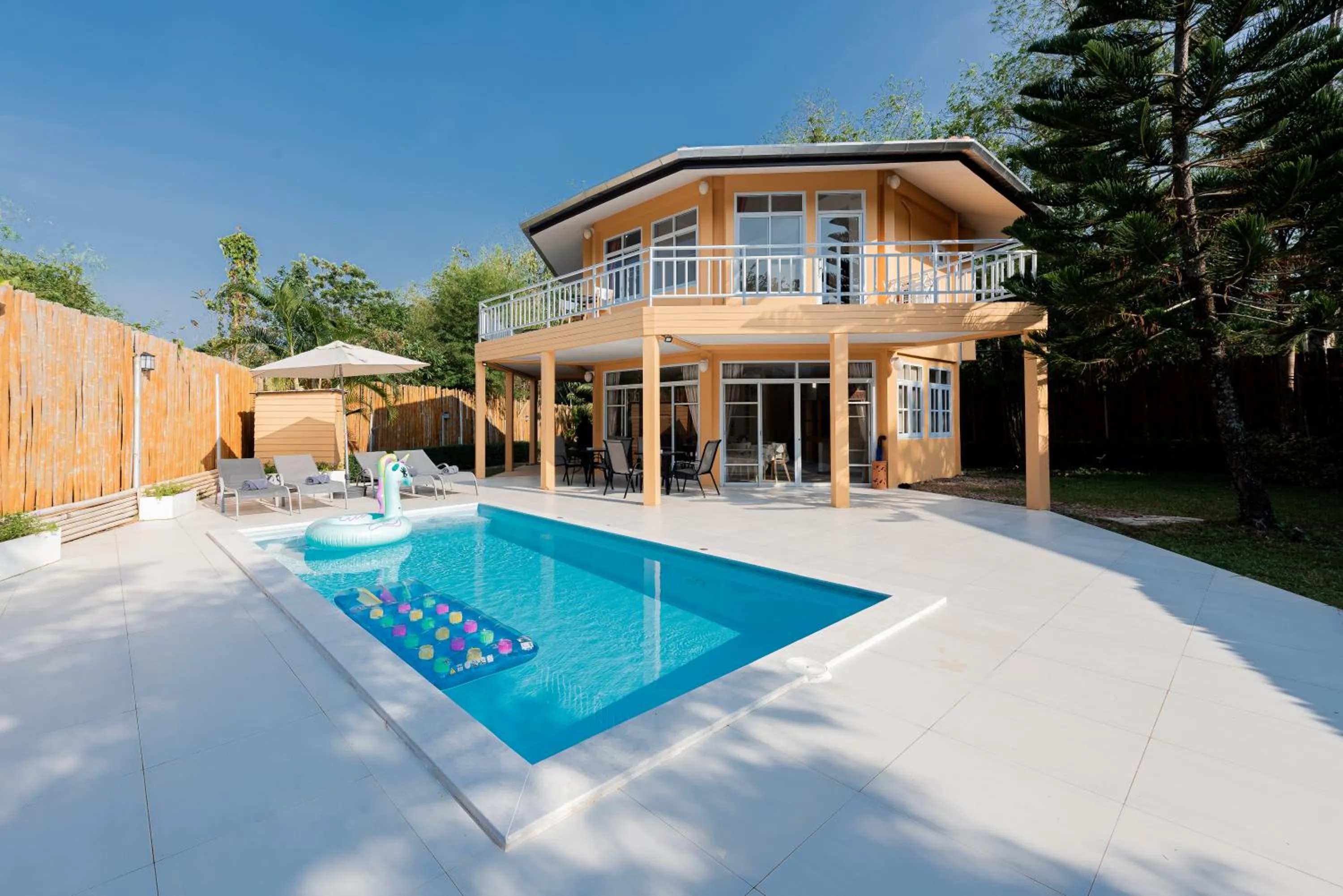 Swimming pool in Twin Villas Ao Nang