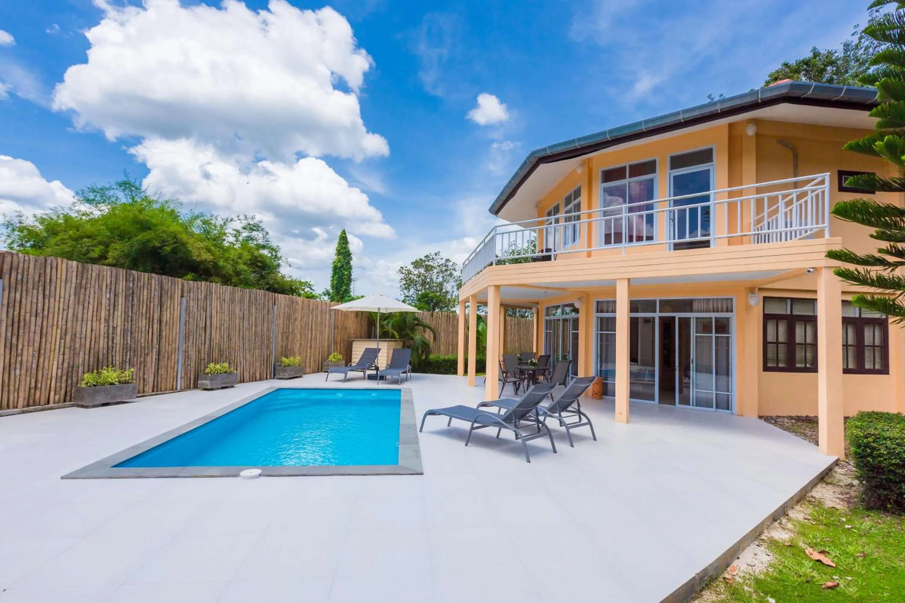 Swimming pool in Twin Villas Ao Nang