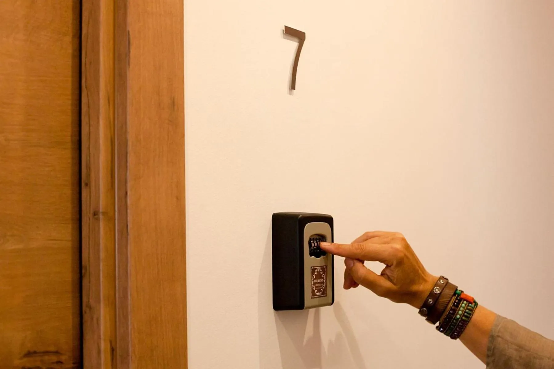 Logo/Certificate/Sign in My Rooms Manacor Centre by My Rooms Hotels