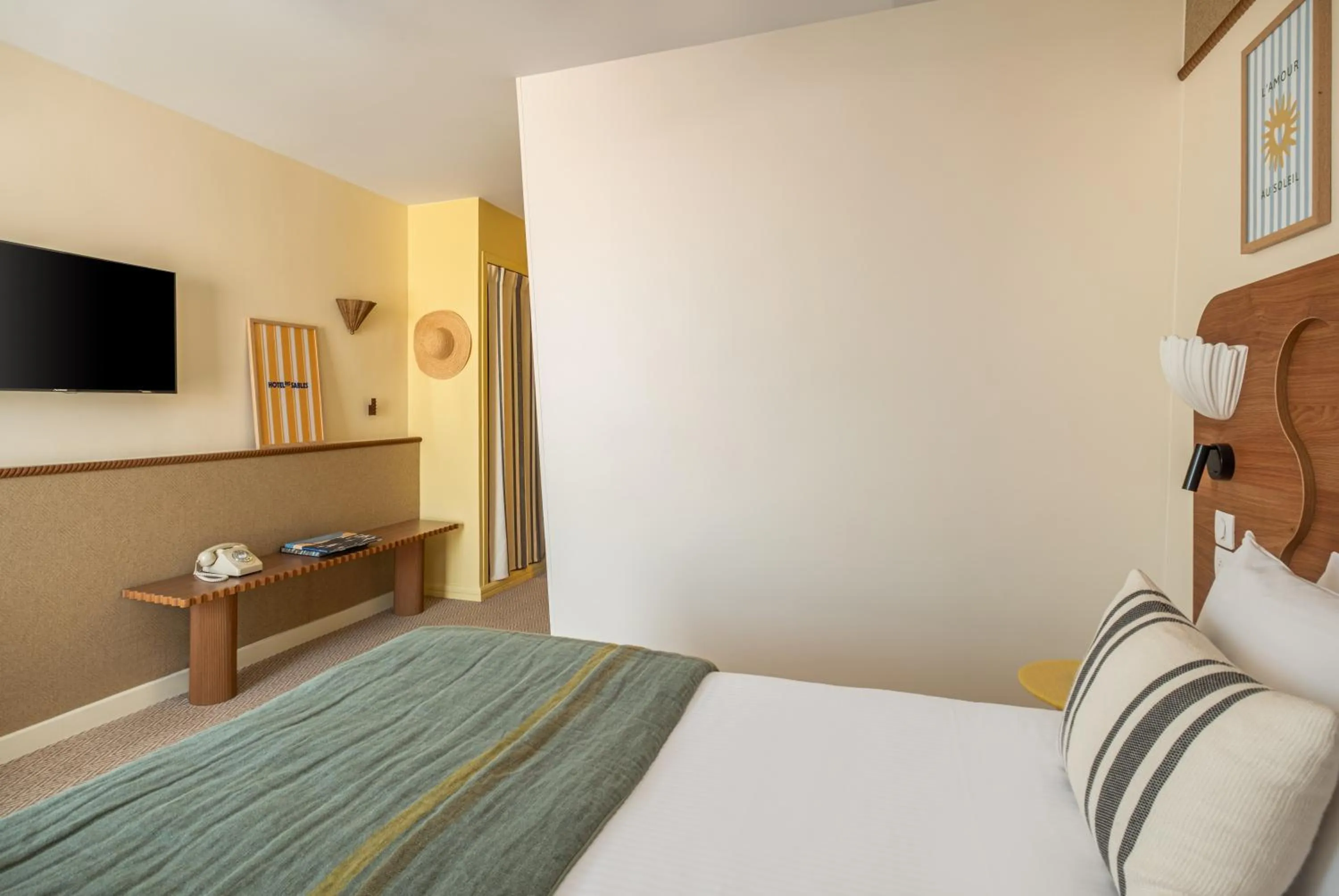 Bedroom, Bed in Hotel Coeur Marin