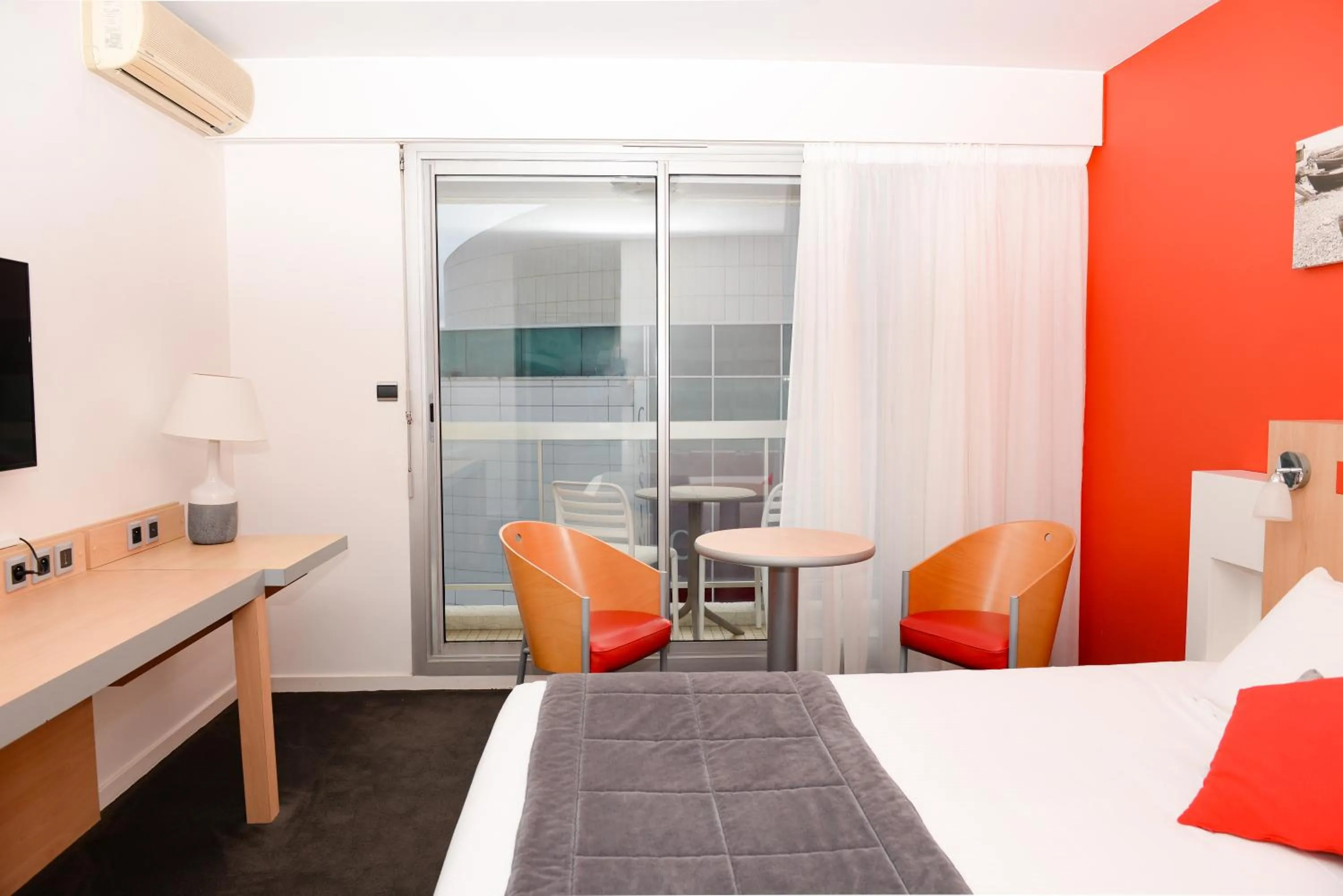 Photo of the whole room, Bed in Kyriad Prestige Les Sables d'Olonne - Plage - Centre des Congrès
