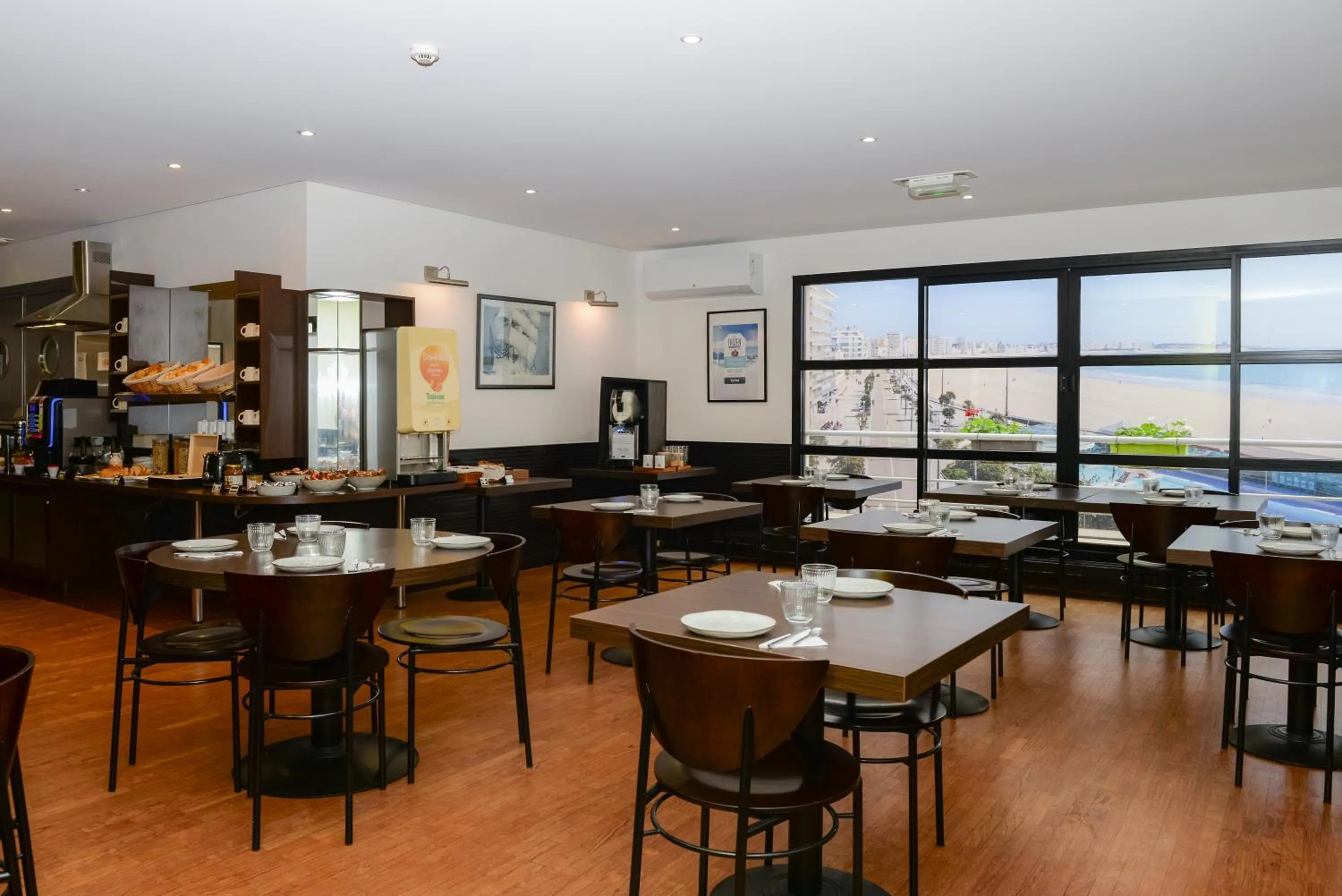 Buffet breakfast in Kyriad Prestige Les Sables d'Olonne - Plage - Centre des Congrès