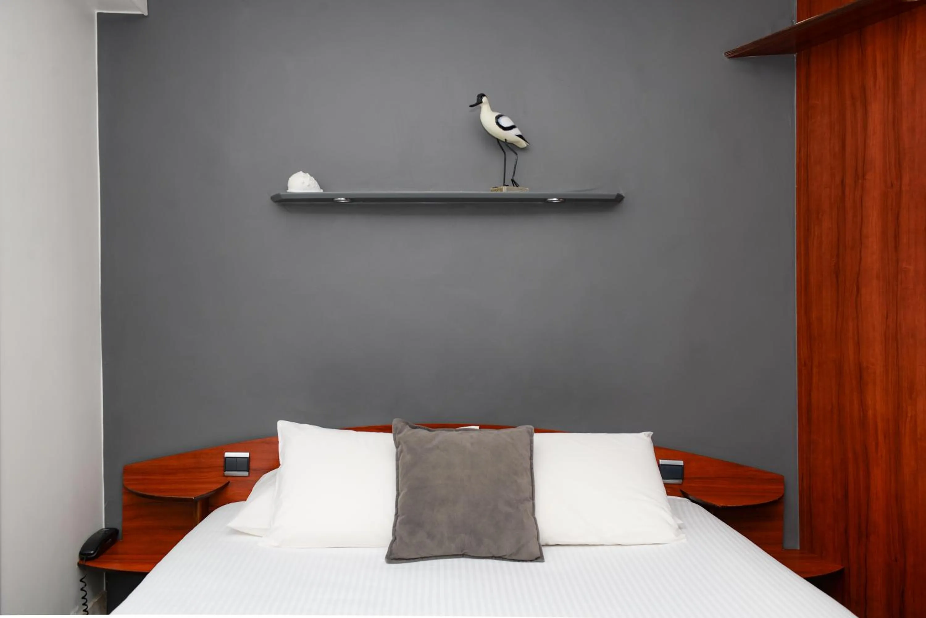 Bedroom, Bed in Kyriad Prestige Les Sables d'Olonne - Plage - Centre des Congrès