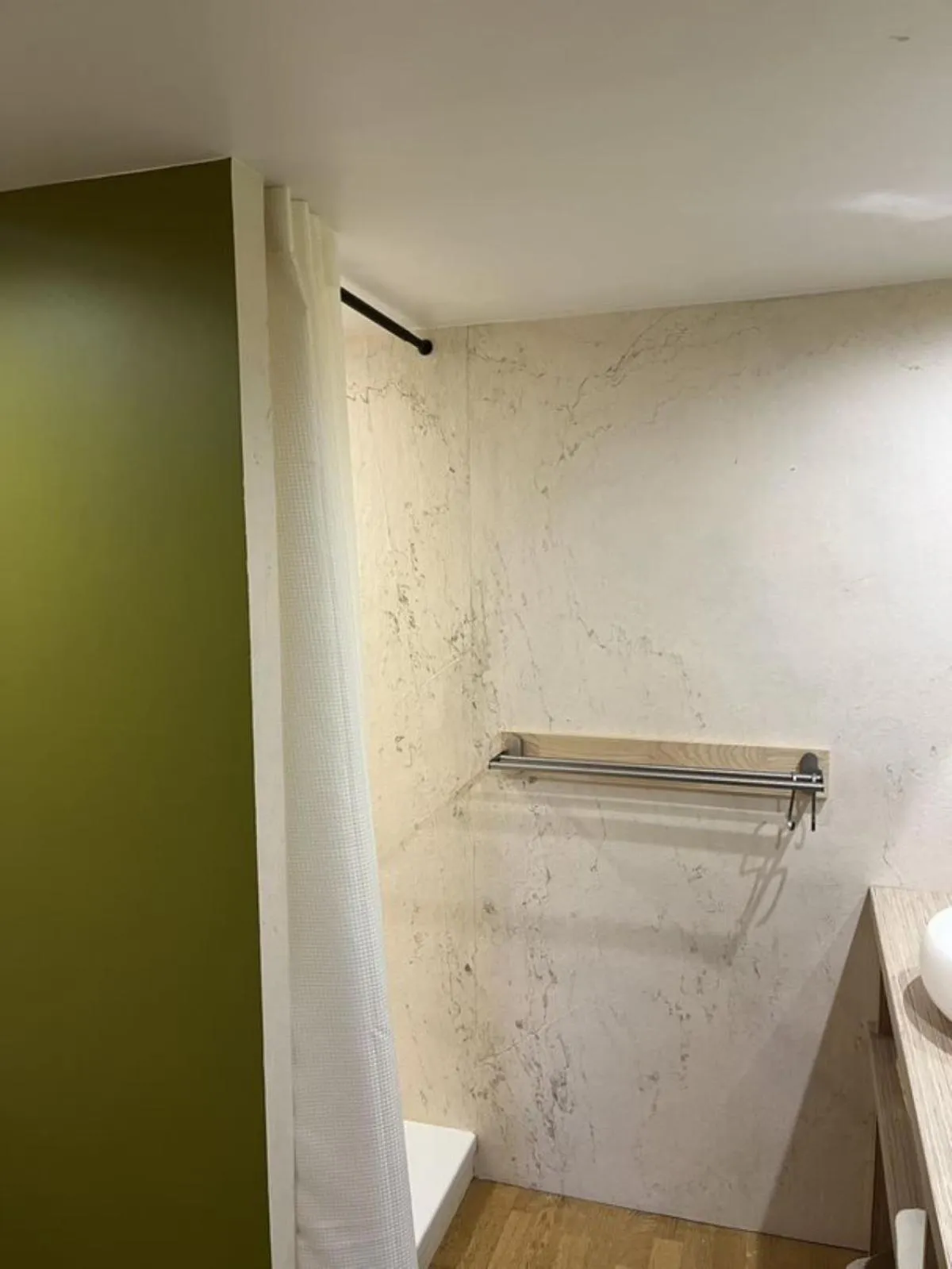 Bathroom in DEMAIN Hôtel