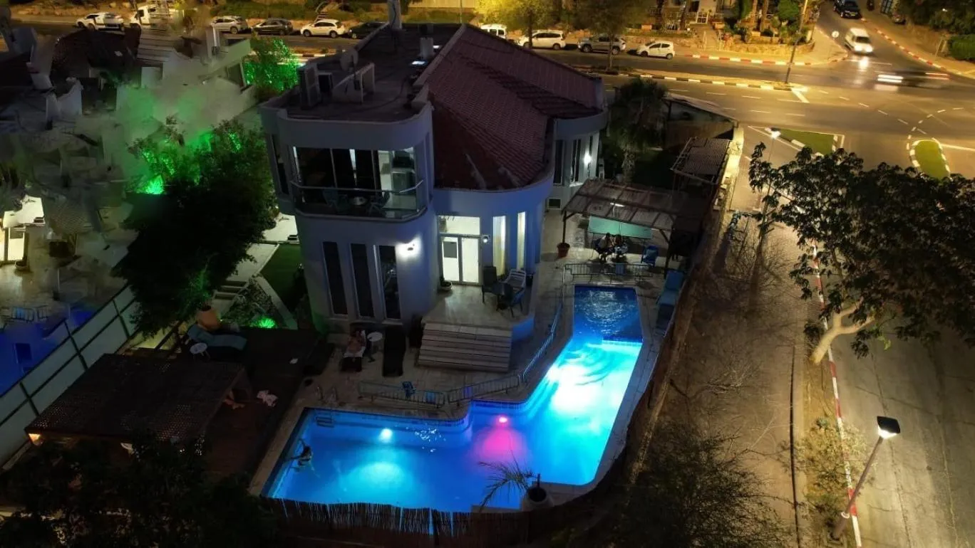 Property building in Custo Club