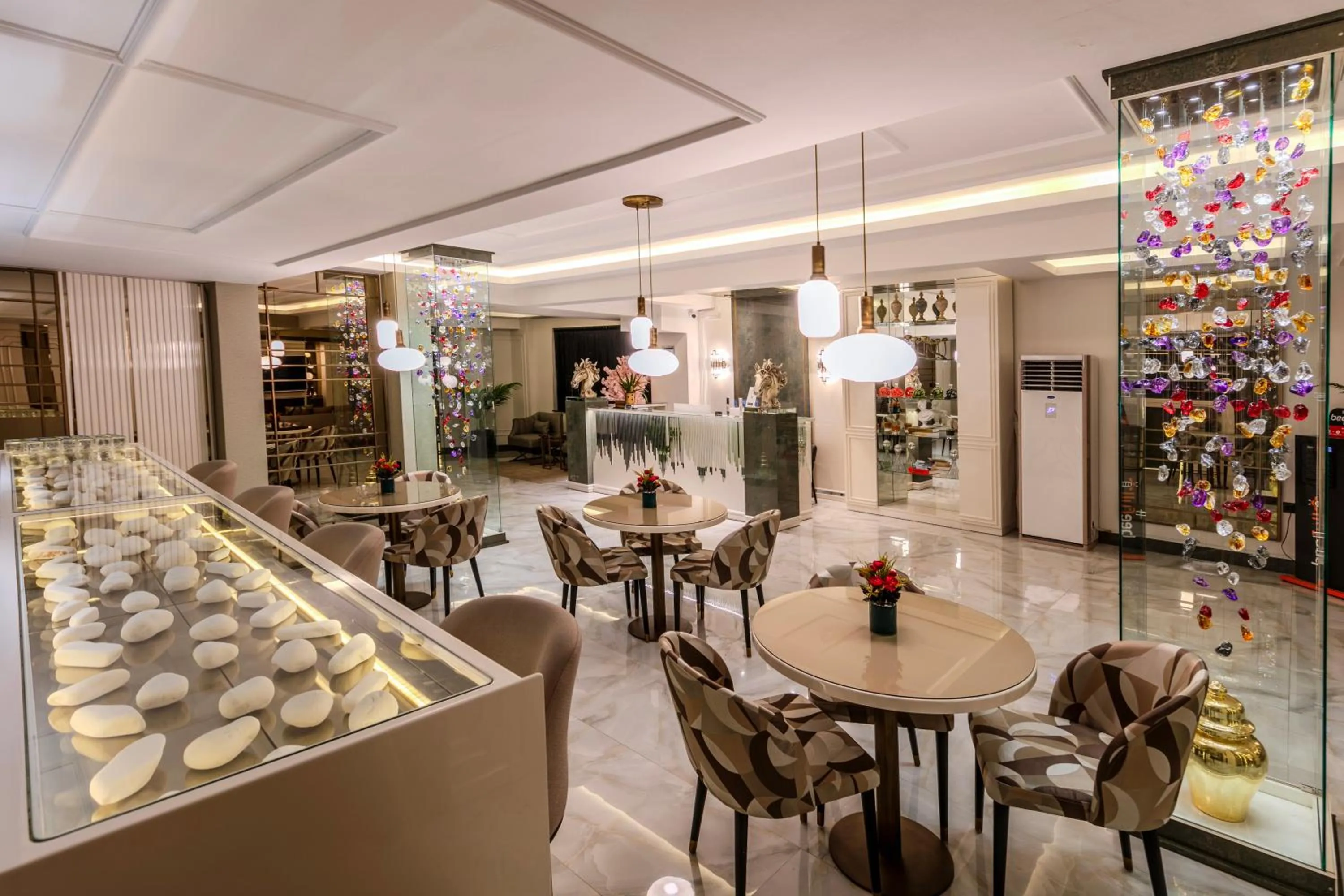 Lobby or reception in Atar Airport Hotel - Restaurant & Spa Wellness